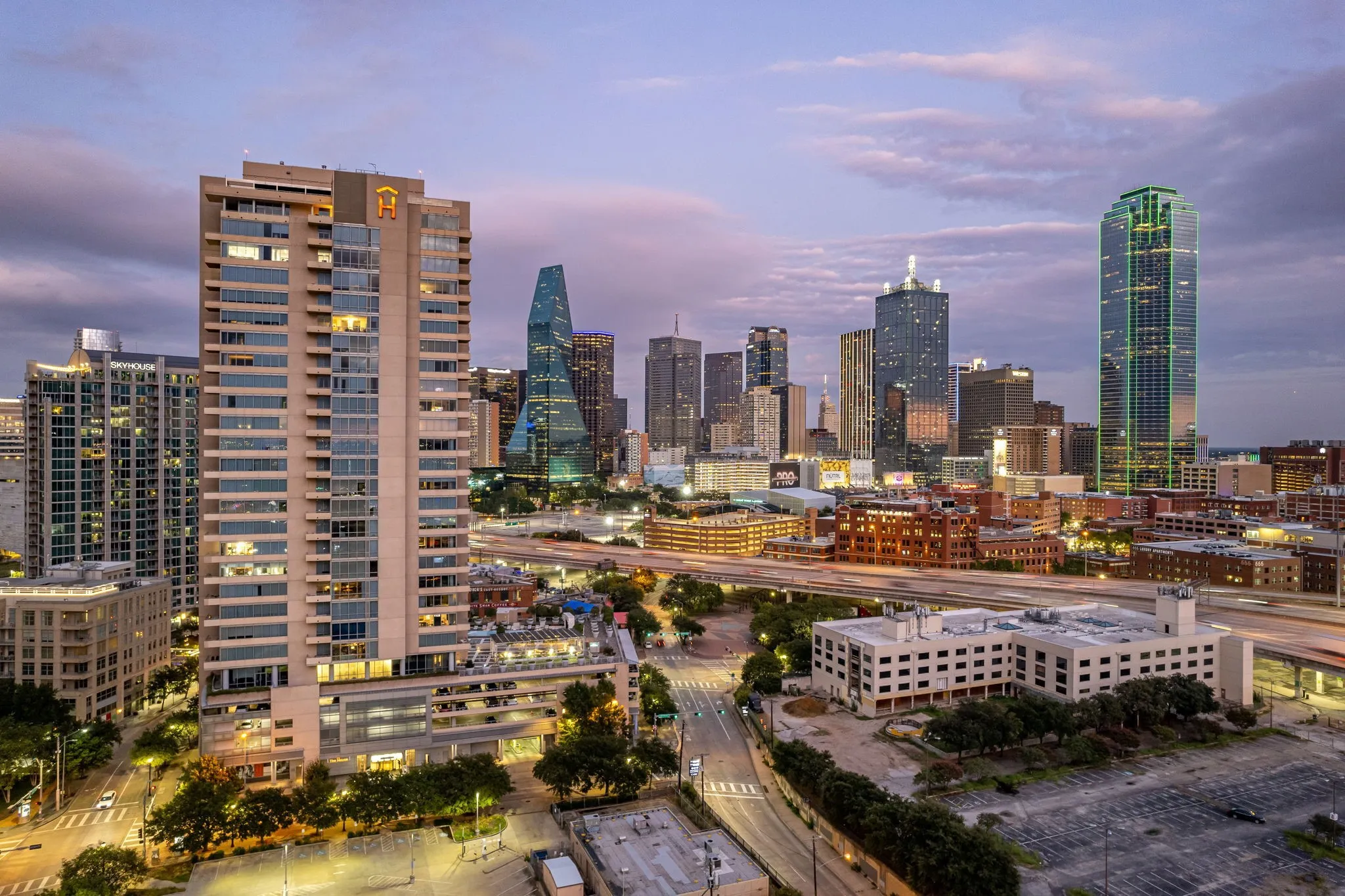 Condominium For Sale in Dallas County , 2200 Victory Avenue 1505, Dallas, Texas 75219, 2 Bedrooms, 3 Bathrooms, 2 Garage spaces, 2,466 Sqft, built in 2007, Price $1,275,000, mls#21332137, Real Estate Agent in Dallas, Homes For Sale in Dallas county, Homes For Sale in Dallas, Realtor in Dallas Texas, Real Estate Brokerage Independent Realty Texas, Luminita Cordes Realtor