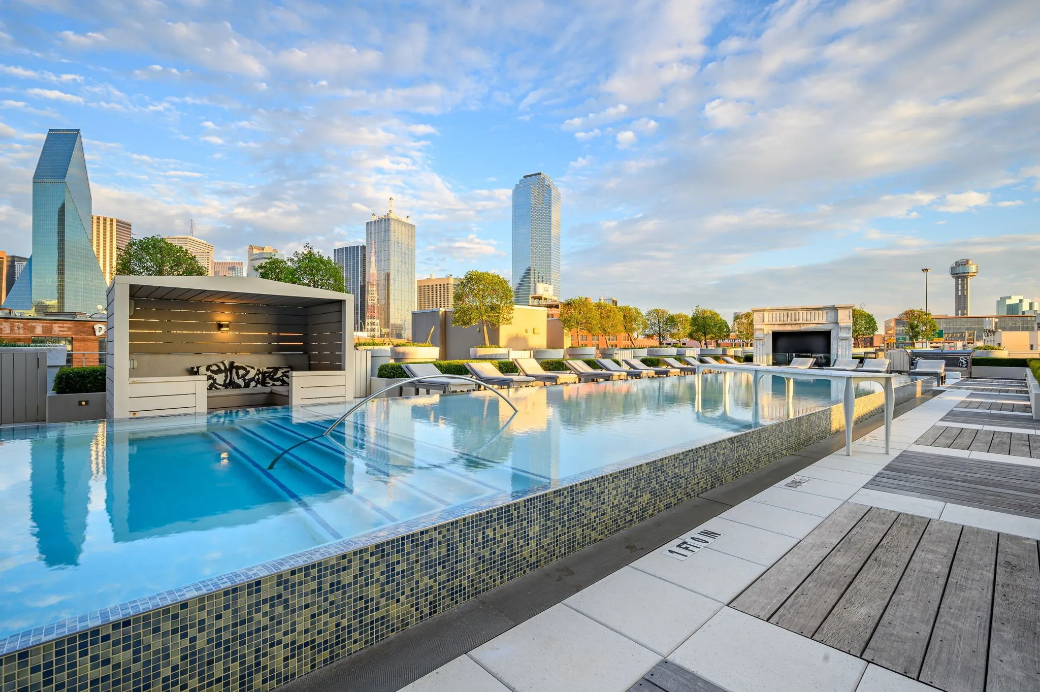 Condominium For Sale in Dallas County , 2200 Victory Avenue 1505, Dallas, Texas 75219, 2 Bedrooms, 3 Bathrooms, 2 Garage spaces, 2,466 Sqft, built in 2007, Price $1,275,000, mls#21332137, Real Estate Agent in Dallas, Homes For Sale in Dallas county, Homes For Sale in Dallas, Realtor in Dallas Texas, Real Estate Brokerage Independent Realty Texas, Luminita Cordes Realtor