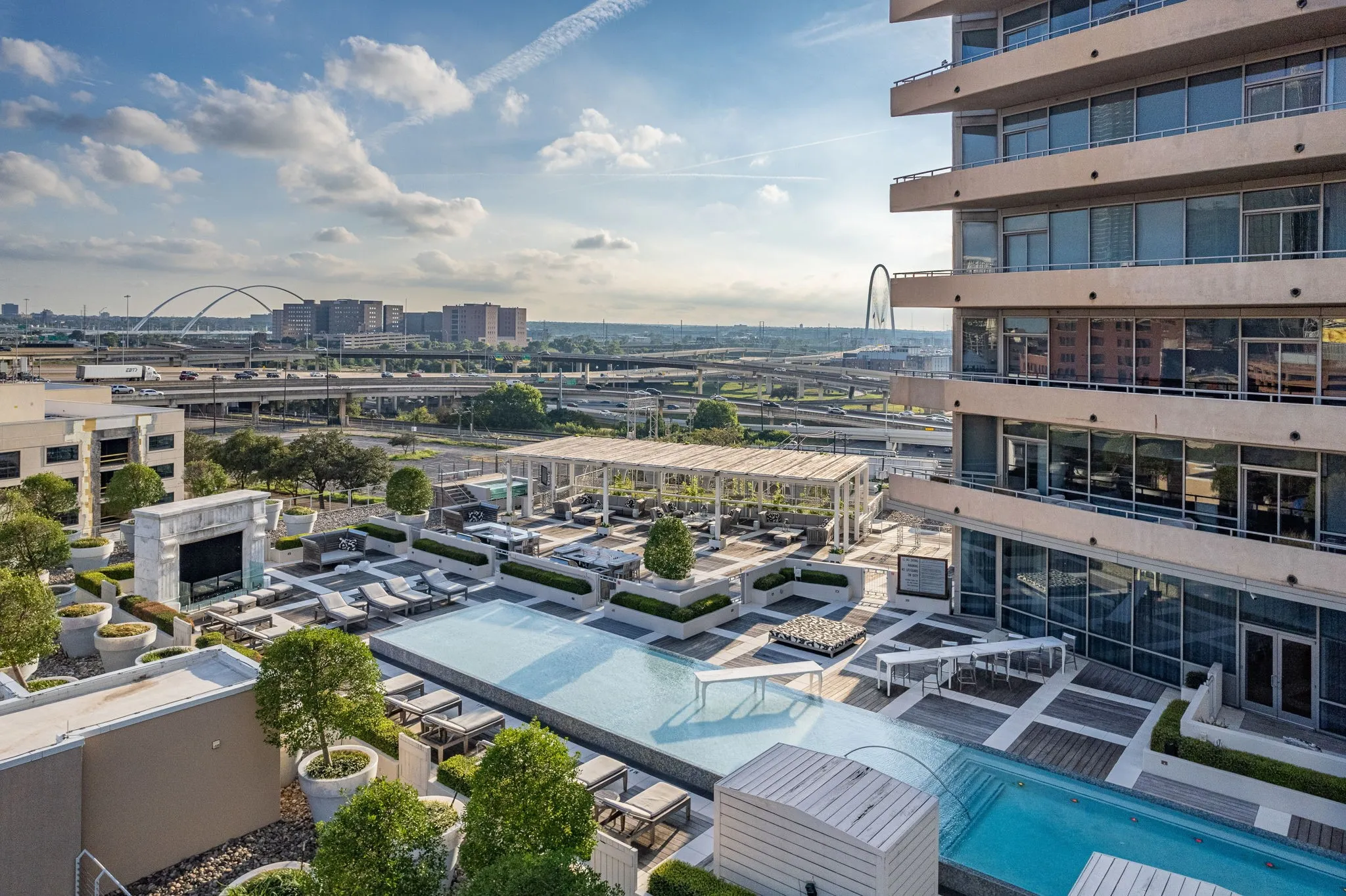 Condominium For Sale in Dallas County , 2200 Victory Avenue 1505, Dallas, Texas 75219, 2 Bedrooms, 3 Bathrooms, 2 Garage spaces, 2,466 Sqft, built in 2007, Price $1,275,000, mls#21332137, Real Estate Agent in Dallas, Homes For Sale in Dallas county, Homes For Sale in Dallas, Realtor in Dallas Texas, Real Estate Brokerage Independent Realty Texas, Luminita Cordes Realtor