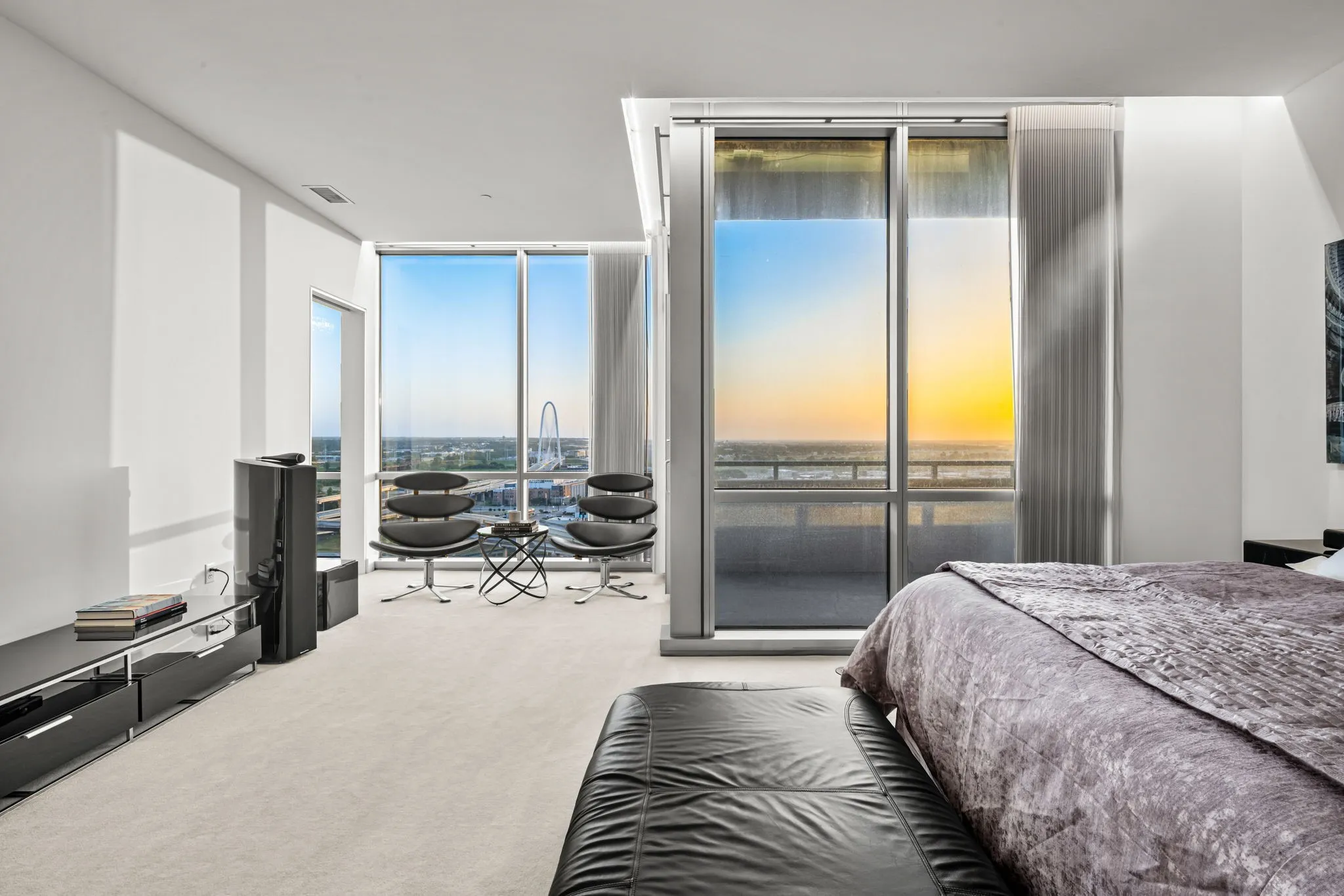 Condominium For Sale in Dallas County , 2200 Victory Avenue 1505, Dallas, Texas 75219, 2 Bedrooms, 3 Bathrooms, 2 Garage spaces, 2,466 Sqft, built in 2007, Price $1,275,000, mls#21332137, Real Estate Agent in Dallas, Homes For Sale in Dallas county, Homes For Sale in Dallas, Realtor in Dallas Texas, Real Estate Brokerage Independent Realty Texas, Luminita Cordes Realtor