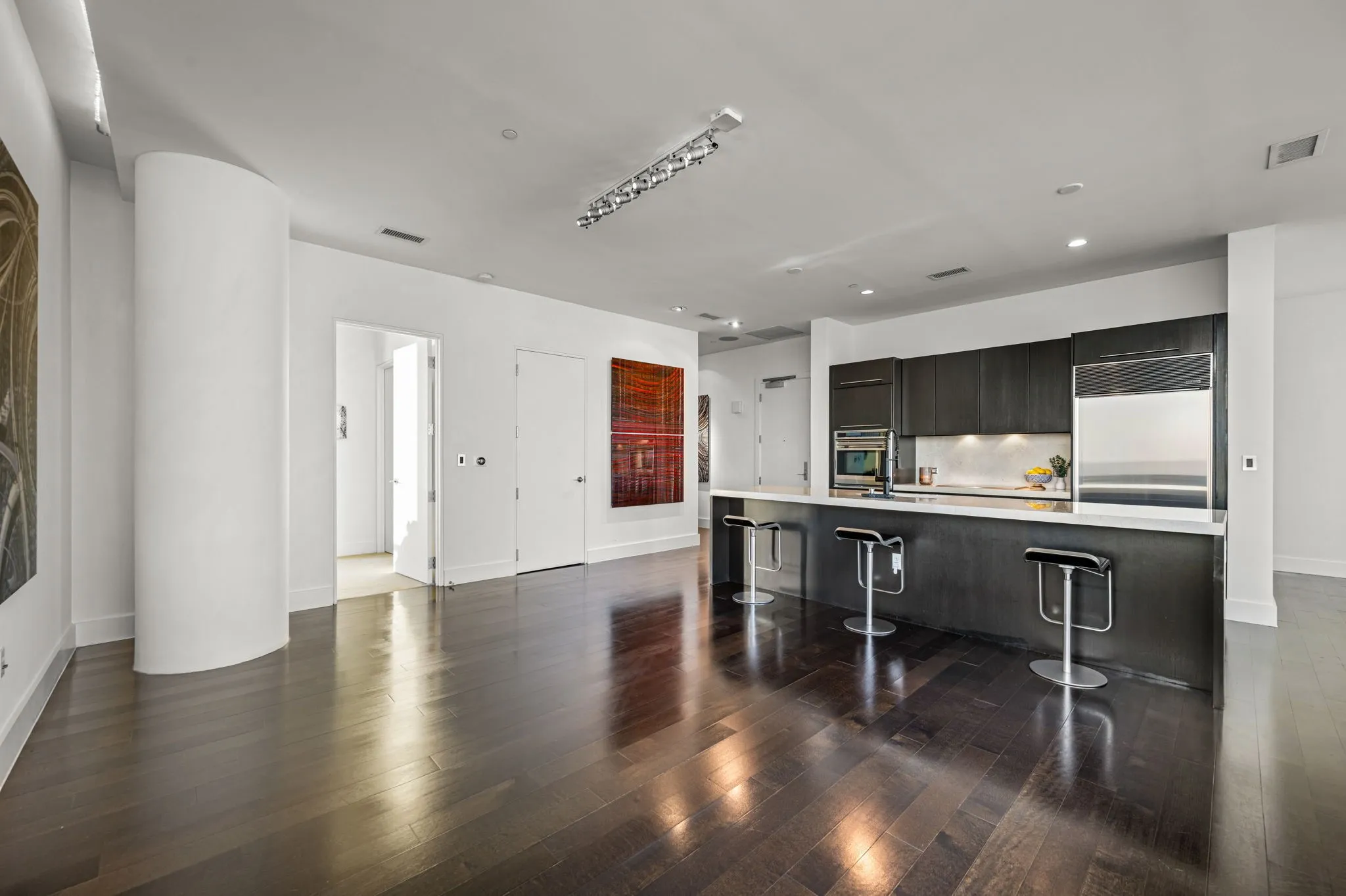 Condominium For Sale in Dallas County , 2200 Victory Avenue 1505, Dallas, Texas 75219, 2 Bedrooms, 3 Bathrooms, 2 Garage spaces, 2,466 Sqft, built in 2007, Price $1,275,000, mls#21332137, Real Estate Agent in Dallas, Homes For Sale in Dallas county, Homes For Sale in Dallas, Realtor in Dallas Texas, Real Estate Brokerage Independent Realty Texas, Luminita Cordes Realtor