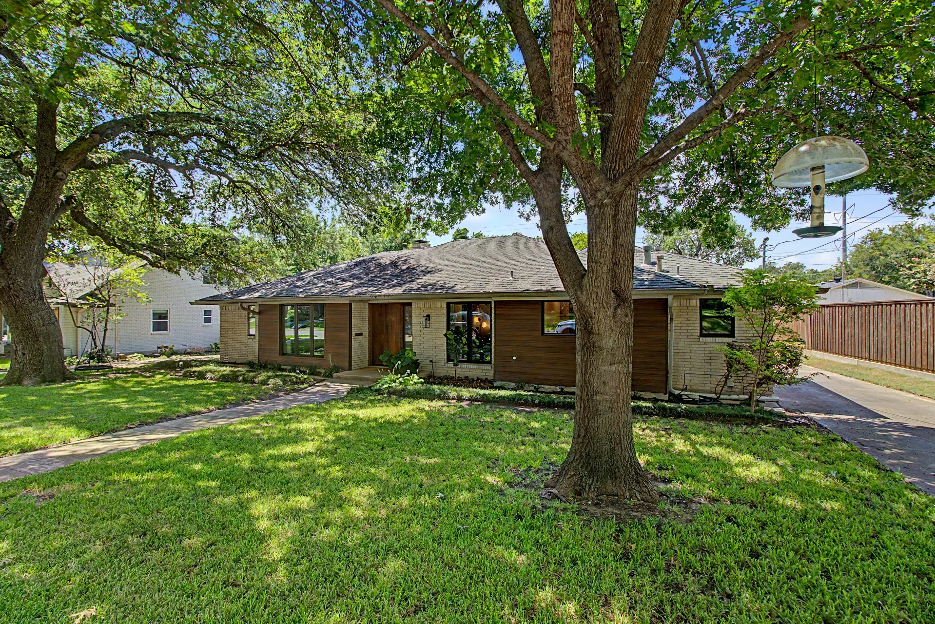 Single Family Residence For Sale in Dallas County , 9357 Creel Creek Drive, Dallas, Texas 75228, 4 Bedroom, 5 Bathroom, 2 Garage spaces, 3,276 Sqft, built in 1965, mls#21317621, Real Estate Agent in Dallas, Homes For Sale in Dallas county, Homes For Sale in Dallas, Realtor in Dallas Texas, Real Estate Brokerage Independent Realty Texas, Luminita Cordes Realtor