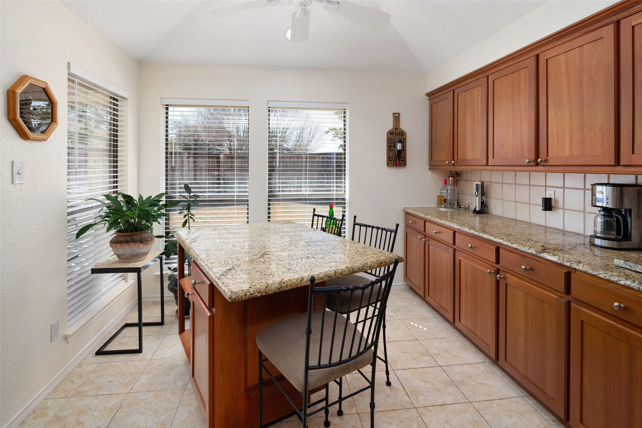 Single Family Residence For Sale in Denton County , 3708 Galloway Lane, Carrollton, Texas 75007, 3 Bedroom, 2 Bathroom, 2 Garage spaces, 1,853 Sqft, built in 1983, mls#21330139, Real Estate Agent in Carrollton, Homes For Sale in Denton county, Homes For Sale in Carrollton, Realtor in Carrollton Texas, Real Estate Brokerage Independent Realty Texas, Luminita Cordes Realtor