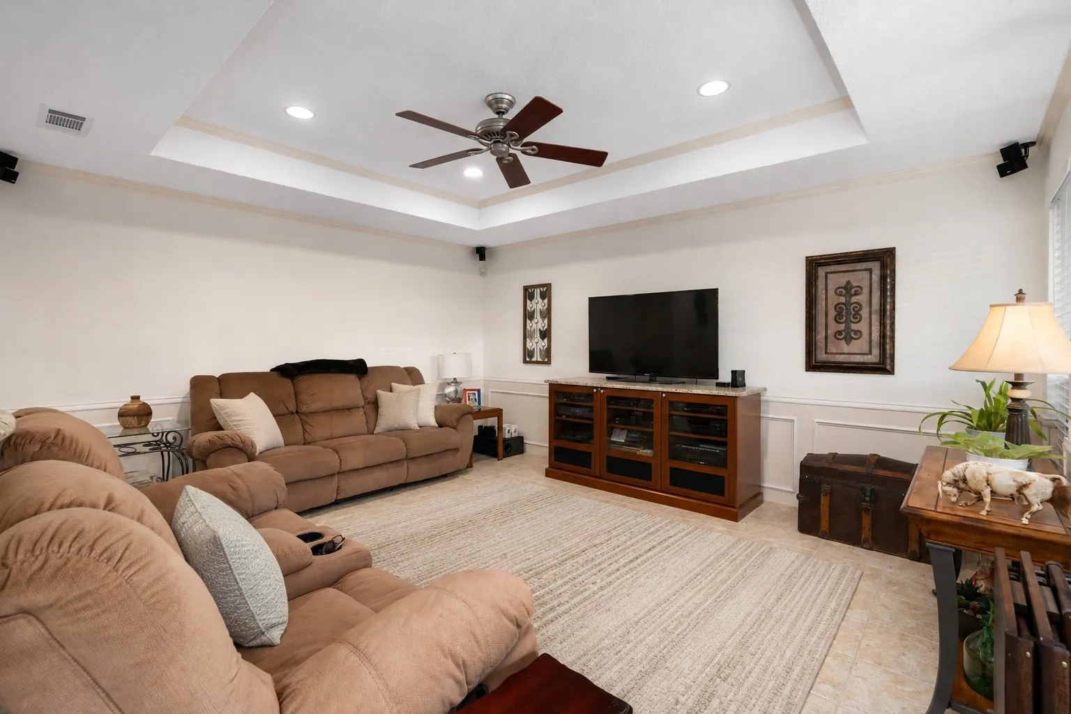 Single Family Residence For Sale in Denton County , 3708 Galloway Lane, Carrollton, Texas 75007, 3 Bedroom, 2 Bathroom, 2 Garage spaces, 1,853 Sqft, built in 1983, mls#21330139, Real Estate Agent in Carrollton, Homes For Sale in Denton county, Homes For Sale in Carrollton, Realtor in Carrollton Texas, Real Estate Brokerage Independent Realty Texas, Luminita Cordes Realtor