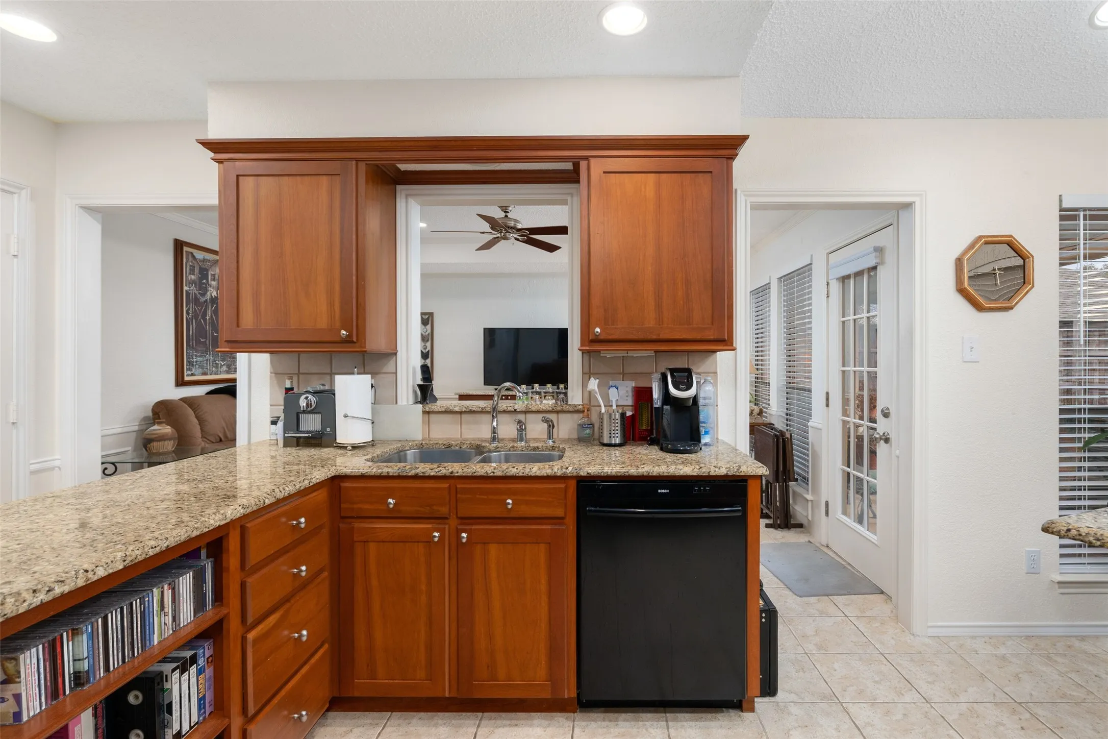 Single Family Residence For Sale in Denton County , 3708 Galloway Lane, Carrollton, Texas 75007, 3 Bedroom, 2 Bathroom, 2 Garage spaces, 1,853 Sqft, built in 1983, mls#21330139, Real Estate Agent in Carrollton, Homes For Sale in Denton county, Homes For Sale in Carrollton, Realtor in Carrollton Texas, Real Estate Brokerage Independent Realty Texas, Luminita Cordes Realtor
