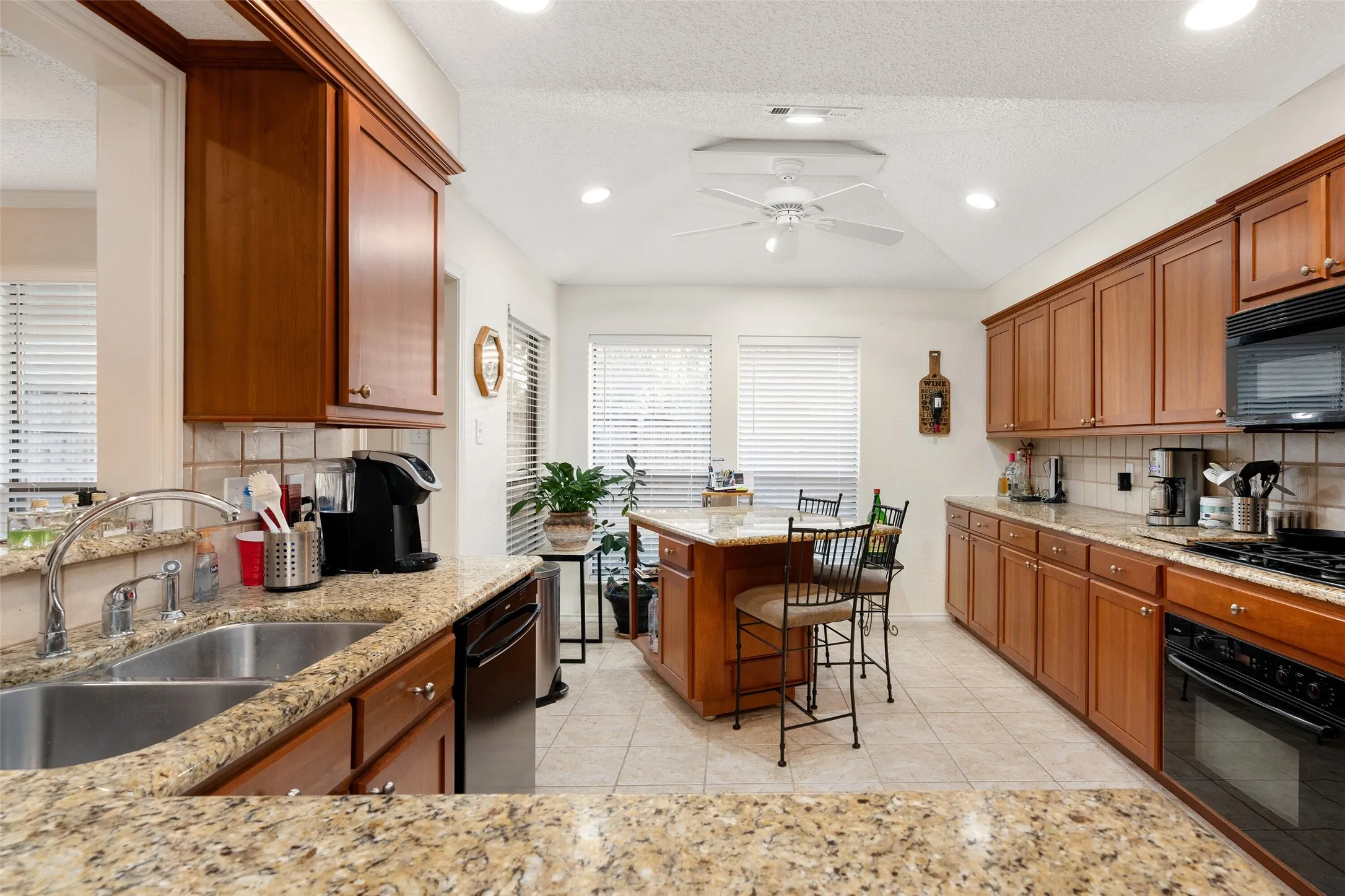Single Family Residence For Sale in Denton County , 3708 Galloway Lane, Carrollton, Texas 75007, 3 Bedroom, 2 Bathroom, 2 Garage spaces, 1,853 Sqft, built in 1983, mls#21330139, Real Estate Agent in Carrollton, Homes For Sale in Denton county, Homes For Sale in Carrollton, Realtor in Carrollton Texas, Real Estate Brokerage Independent Realty Texas, Luminita Cordes Realtor