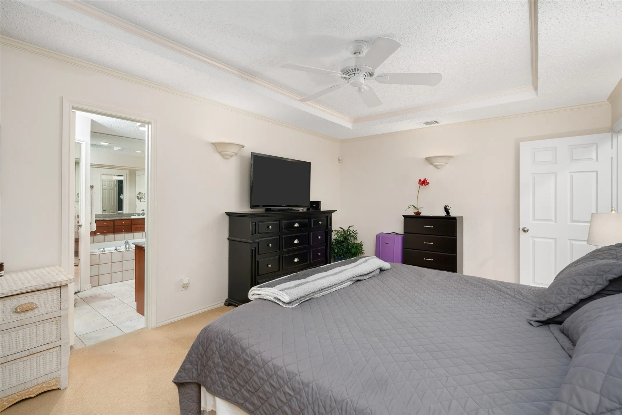 Single Family Residence For Sale in Denton County , 3708 Galloway Lane, Carrollton, Texas 75007, 3 Bedroom, 2 Bathroom, 2 Garage spaces, 1,853 Sqft, built in 1983, mls#21330139, Real Estate Agent in Carrollton, Homes For Sale in Denton county, Homes For Sale in Carrollton, Realtor in Carrollton Texas, Real Estate Brokerage Independent Realty Texas, Luminita Cordes Realtor