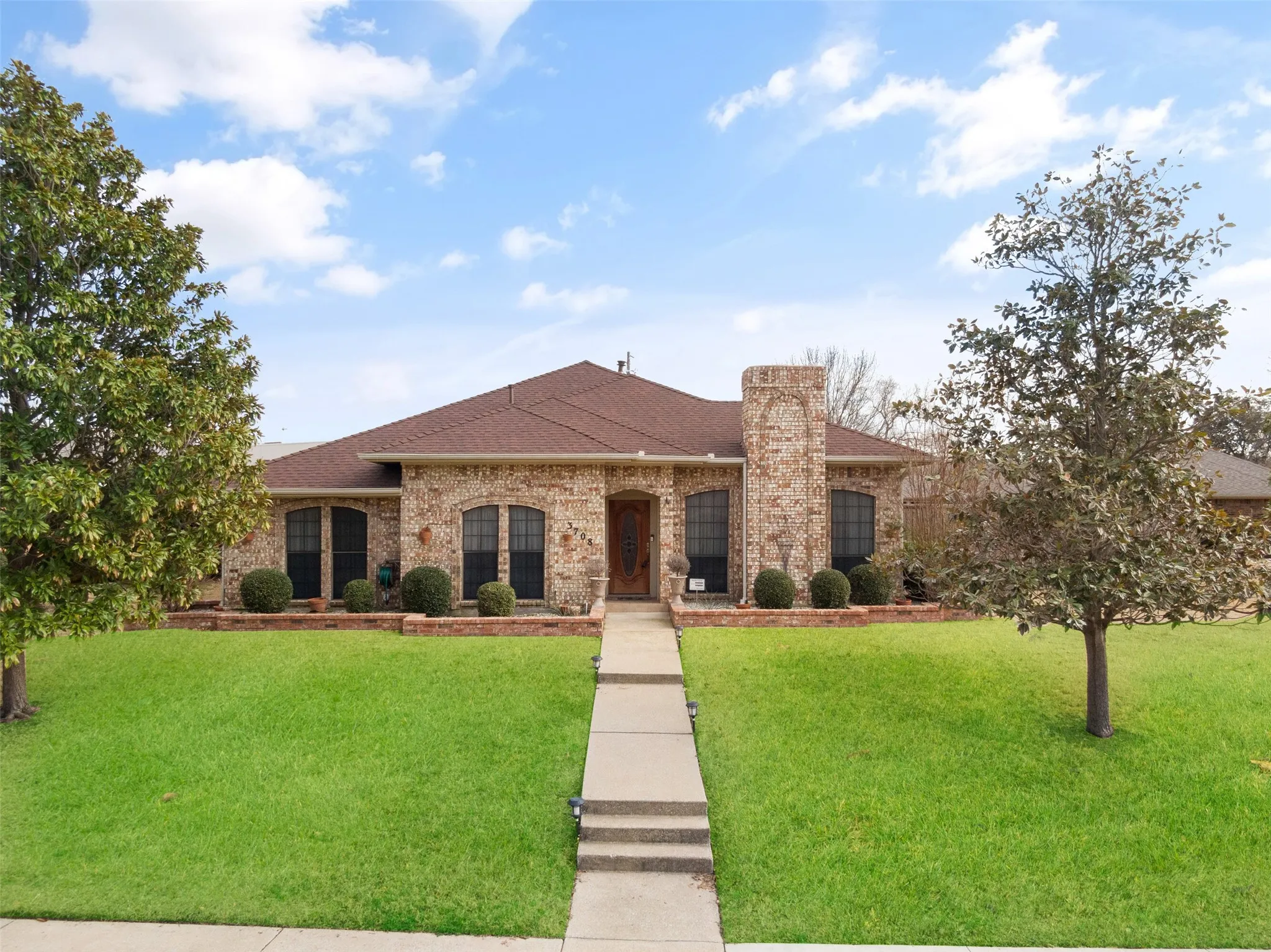 Single Family Residence For Sale in Denton County , 3708 Galloway Lane, Carrollton, Texas 75007, 3 Bedroom, 2 Bathroom, 2 Garage spaces, 1,853 Sqft, built in 1983, mls#21330139, Real Estate Agent in Carrollton, Homes For Sale in Denton county, Homes For Sale in Carrollton, Realtor in Carrollton Texas, Real Estate Brokerage Independent Realty Texas, Luminita Cordes Realtor
