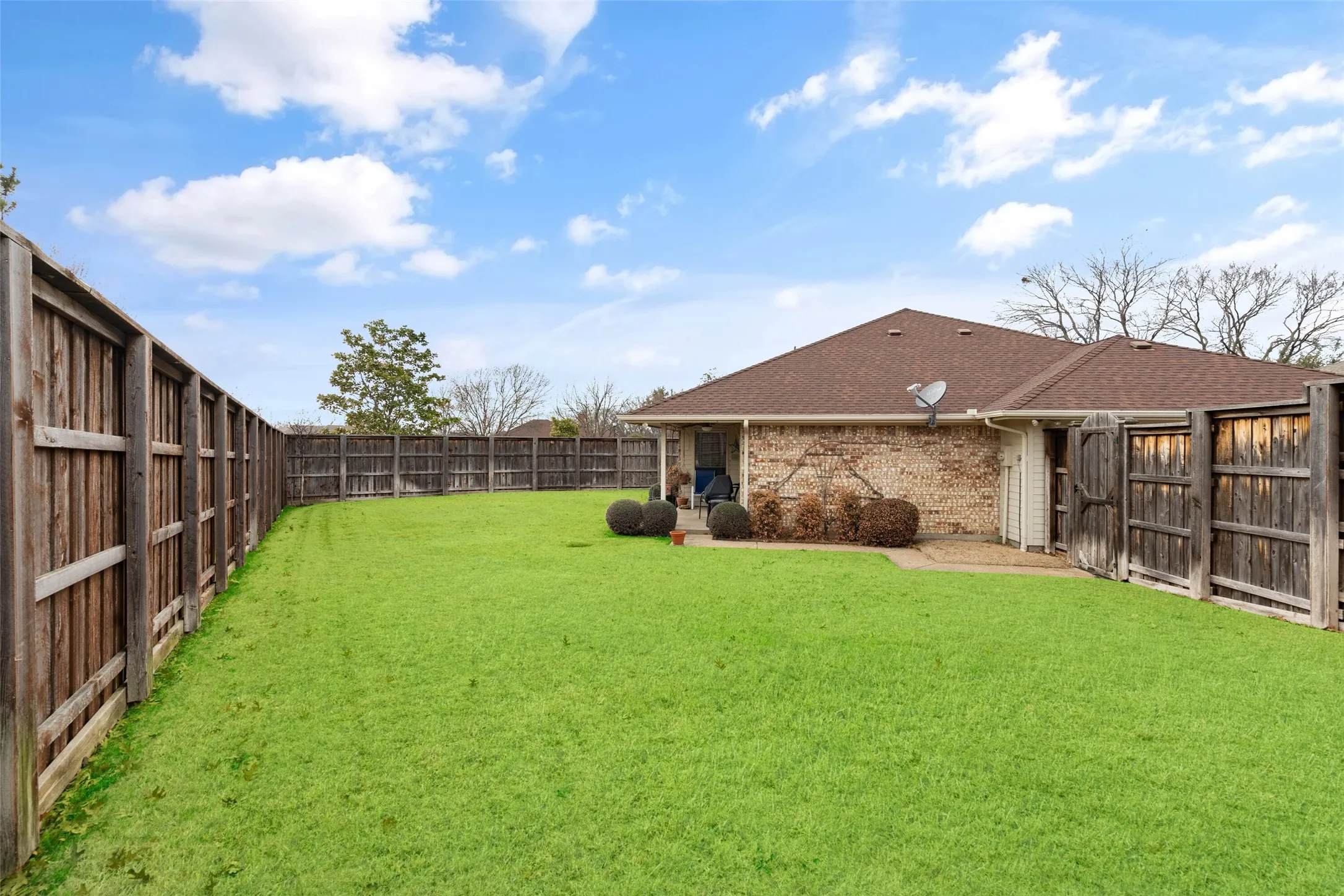 Single Family Residence For Sale in Denton County , 3708 Galloway Lane, Carrollton, Texas 75007, 3 Bedroom, 2 Bathroom, 2 Garage spaces, 1,853 Sqft, built in 1983, mls#21330139, Real Estate Agent in Carrollton, Homes For Sale in Denton county, Homes For Sale in Carrollton, Realtor in Carrollton Texas, Real Estate Brokerage Independent Realty Texas, Luminita Cordes Realtor