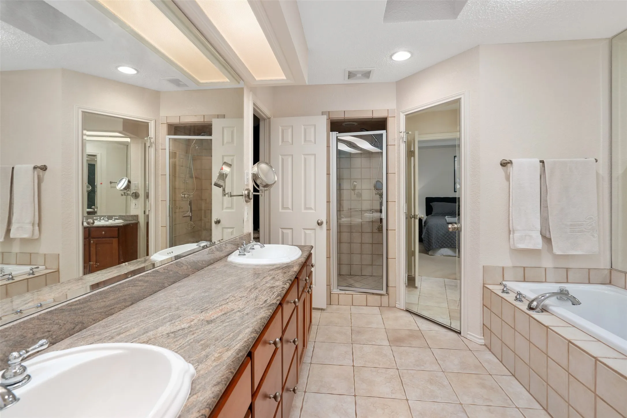 Single Family Residence For Sale in Denton County , 3708 Galloway Lane, Carrollton, Texas 75007, 3 Bedroom, 2 Bathroom, 2 Garage spaces, 1,853 Sqft, built in 1983, mls#21330139, Real Estate Agent in Carrollton, Homes For Sale in Denton county, Homes For Sale in Carrollton, Realtor in Carrollton Texas, Real Estate Brokerage Independent Realty Texas, Luminita Cordes Realtor