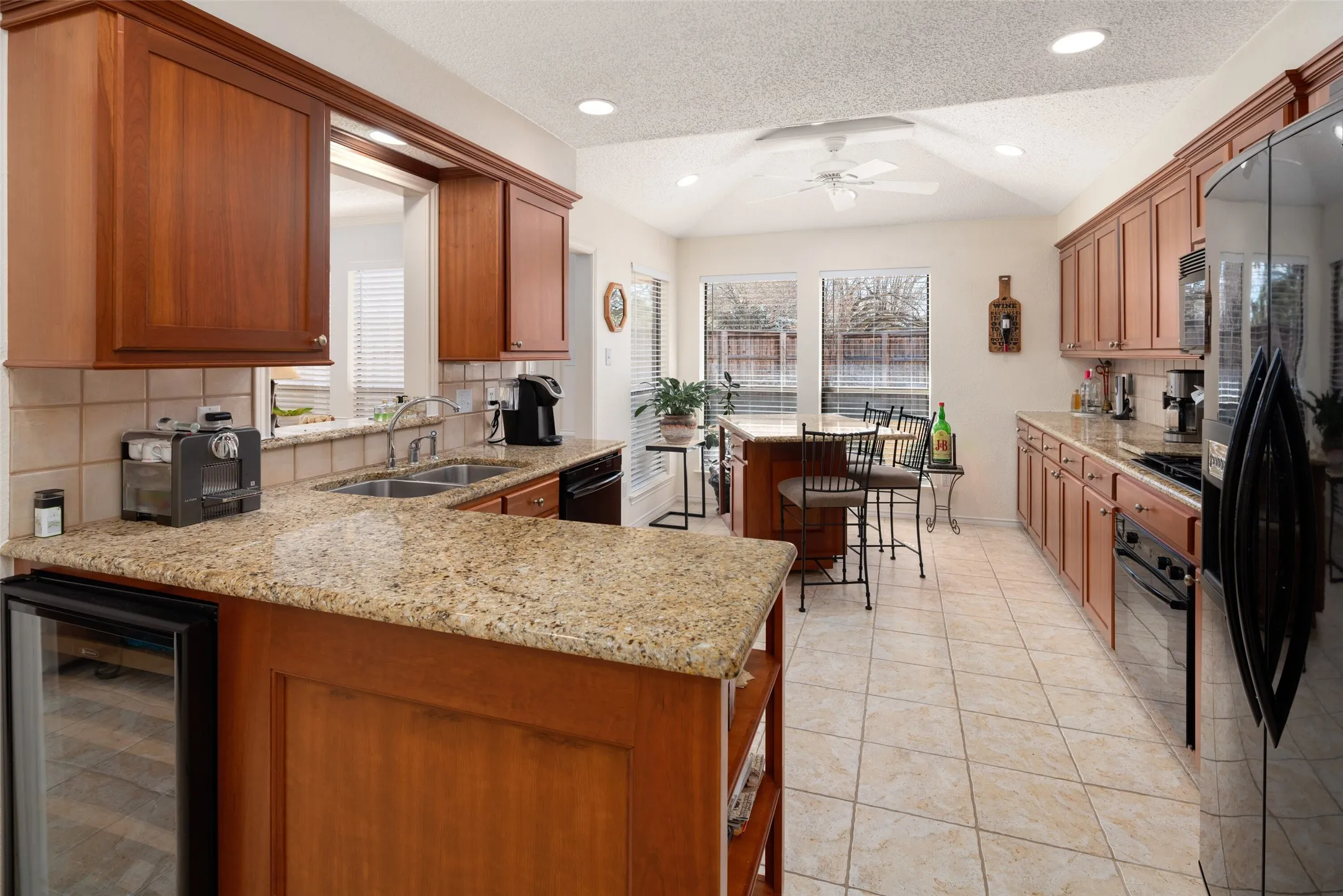 Single Family Residence For Sale in Denton County , 3708 Galloway Lane, Carrollton, Texas 75007, 3 Bedroom, 2 Bathroom, 2 Garage spaces, 1,853 Sqft, built in 1983, mls#21330139, Real Estate Agent in Carrollton, Homes For Sale in Denton county, Homes For Sale in Carrollton, Realtor in Carrollton Texas, Real Estate Brokerage Independent Realty Texas, Luminita Cordes Realtor