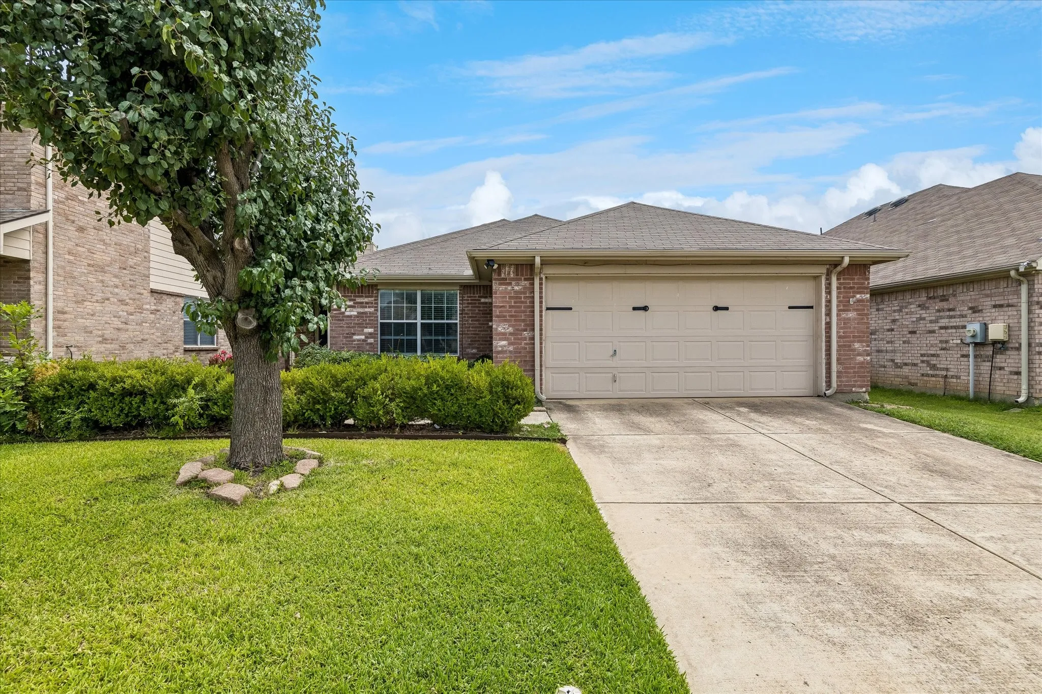 Single Family Residence For Rent in Tarrant County , 5720 Mountain Stream Trail, Fort Worth, Texas 76244, 3 Bedroom, 2 Bathroom, 2 Garage spaces, 1,938 Sqft, built in 2007, mls#21332489, Real Estate Agent in Fort Worth, Homes For Rent in Tarrant county, Homes For Rent in Fort Worth, Realtor in Fort Worth Texas, Real Estate Brokerage Independent Realty Texas, Luminita Cordes Realtor