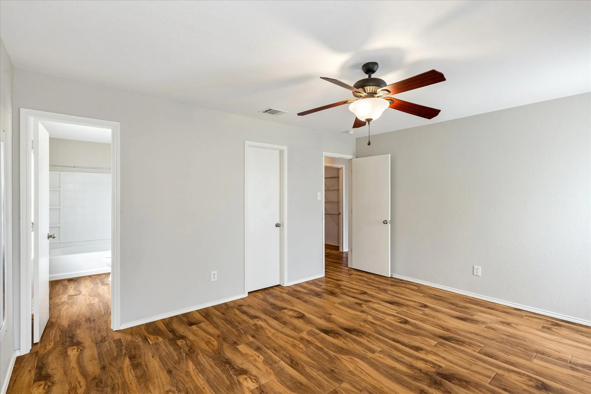 Single Family Residence For Rent in Tarrant County , 5720 Mountain Stream Trail, Fort Worth, Texas 76244, 3 Bedroom, 2 Bathroom, 2 Garage spaces, 1,938 Sqft, built in 2007, mls#21332489, Real Estate Agent in Fort Worth, Homes For Rent in Tarrant county, Homes For Rent in Fort Worth, Realtor in Fort Worth Texas, Real Estate Brokerage Independent Realty Texas, Luminita Cordes Realtor