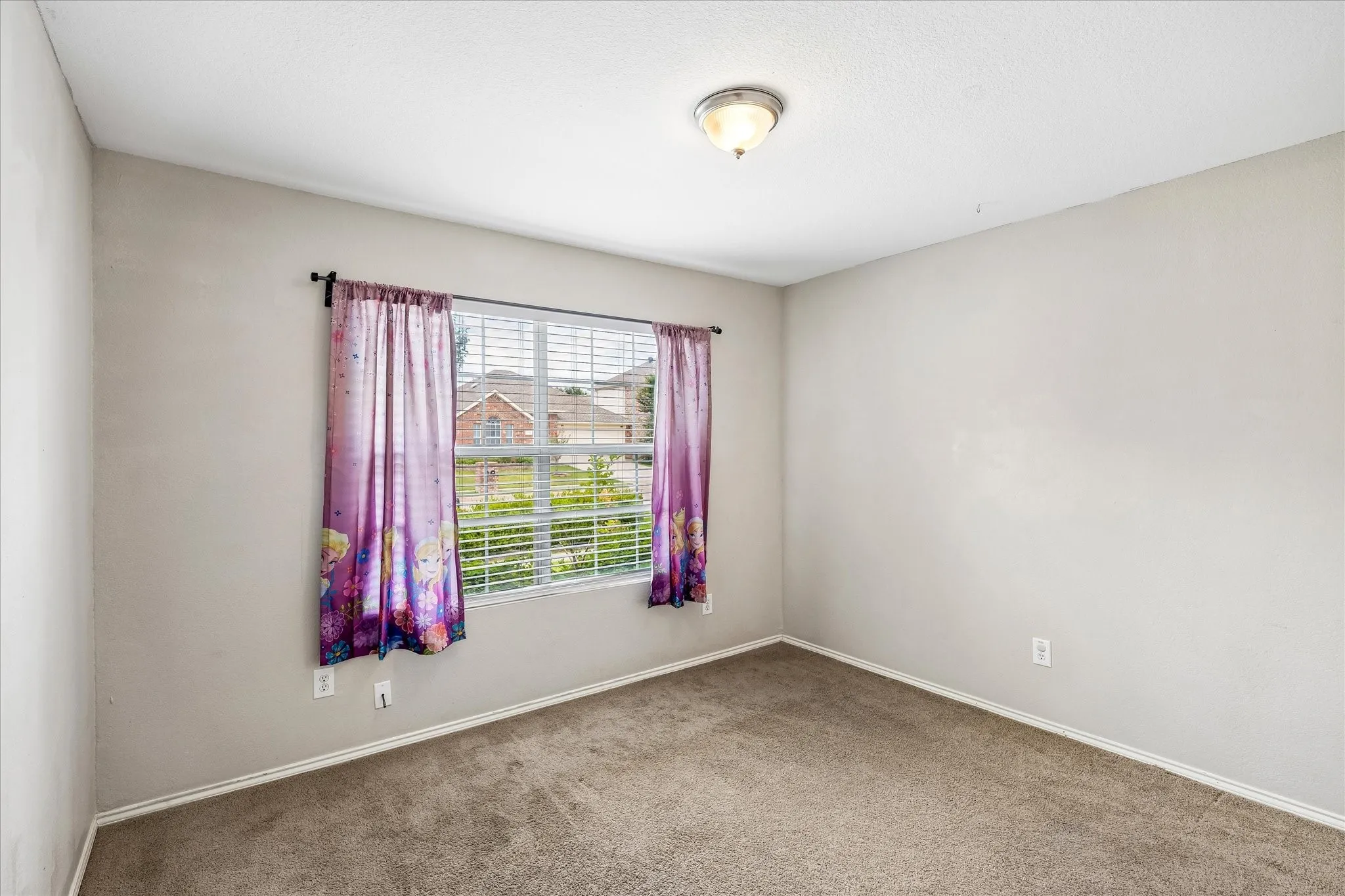 Single Family Residence For Rent in Tarrant County , 5720 Mountain Stream Trail, Fort Worth, Texas 76244, 3 Bedroom, 2 Bathroom, 2 Garage spaces, 1,938 Sqft, built in 2007, mls#21332489, Real Estate Agent in Fort Worth, Homes For Rent in Tarrant county, Homes For Rent in Fort Worth, Realtor in Fort Worth Texas, Real Estate Brokerage Independent Realty Texas, Luminita Cordes Realtor