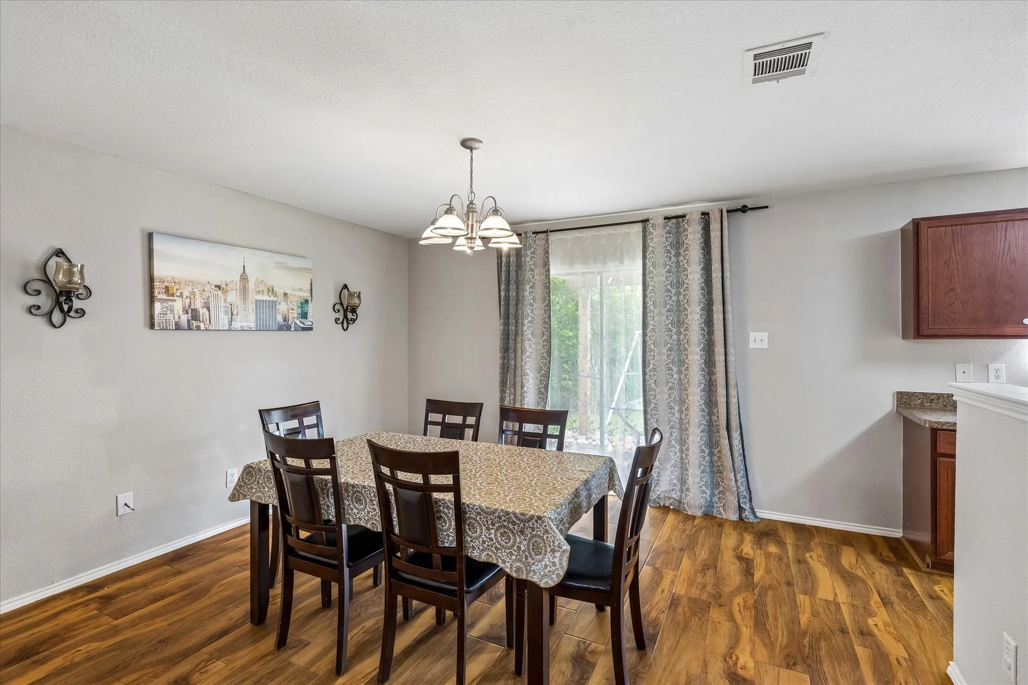 Single Family Residence For Rent in Tarrant County , 5720 Mountain Stream Trail, Fort Worth, Texas 76244, 3 Bedroom, 2 Bathroom, 2 Garage spaces, 1,938 Sqft, built in 2007, mls#21332489, Real Estate Agent in Fort Worth, Homes For Rent in Tarrant county, Homes For Rent in Fort Worth, Realtor in Fort Worth Texas, Real Estate Brokerage Independent Realty Texas, Luminita Cordes Realtor