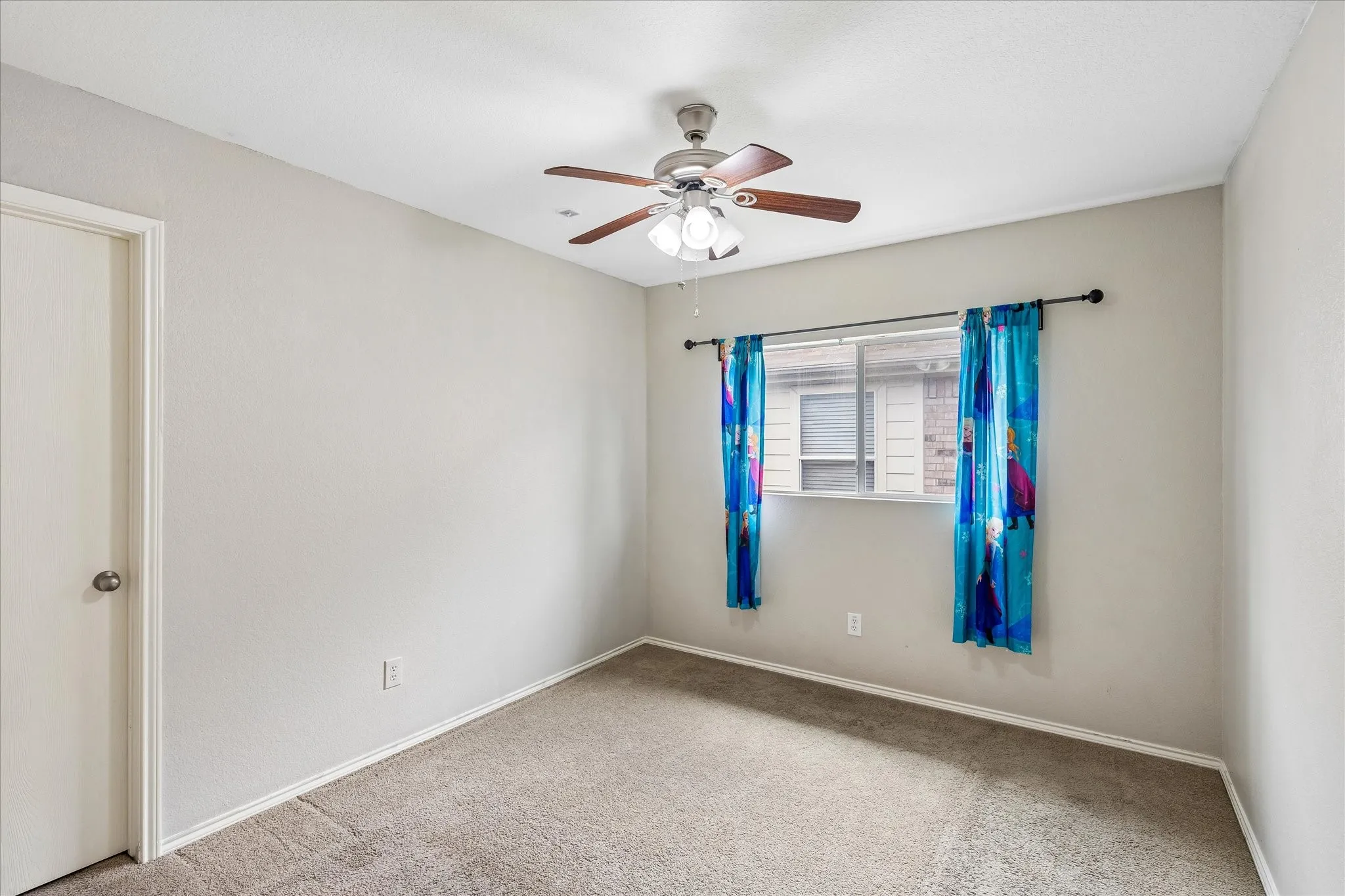 Single Family Residence For Rent in Tarrant County , 5720 Mountain Stream Trail, Fort Worth, Texas 76244, 3 Bedroom, 2 Bathroom, 2 Garage spaces, 1,938 Sqft, built in 2007, mls#21332489, Real Estate Agent in Fort Worth, Homes For Rent in Tarrant county, Homes For Rent in Fort Worth, Realtor in Fort Worth Texas, Real Estate Brokerage Independent Realty Texas, Luminita Cordes Realtor