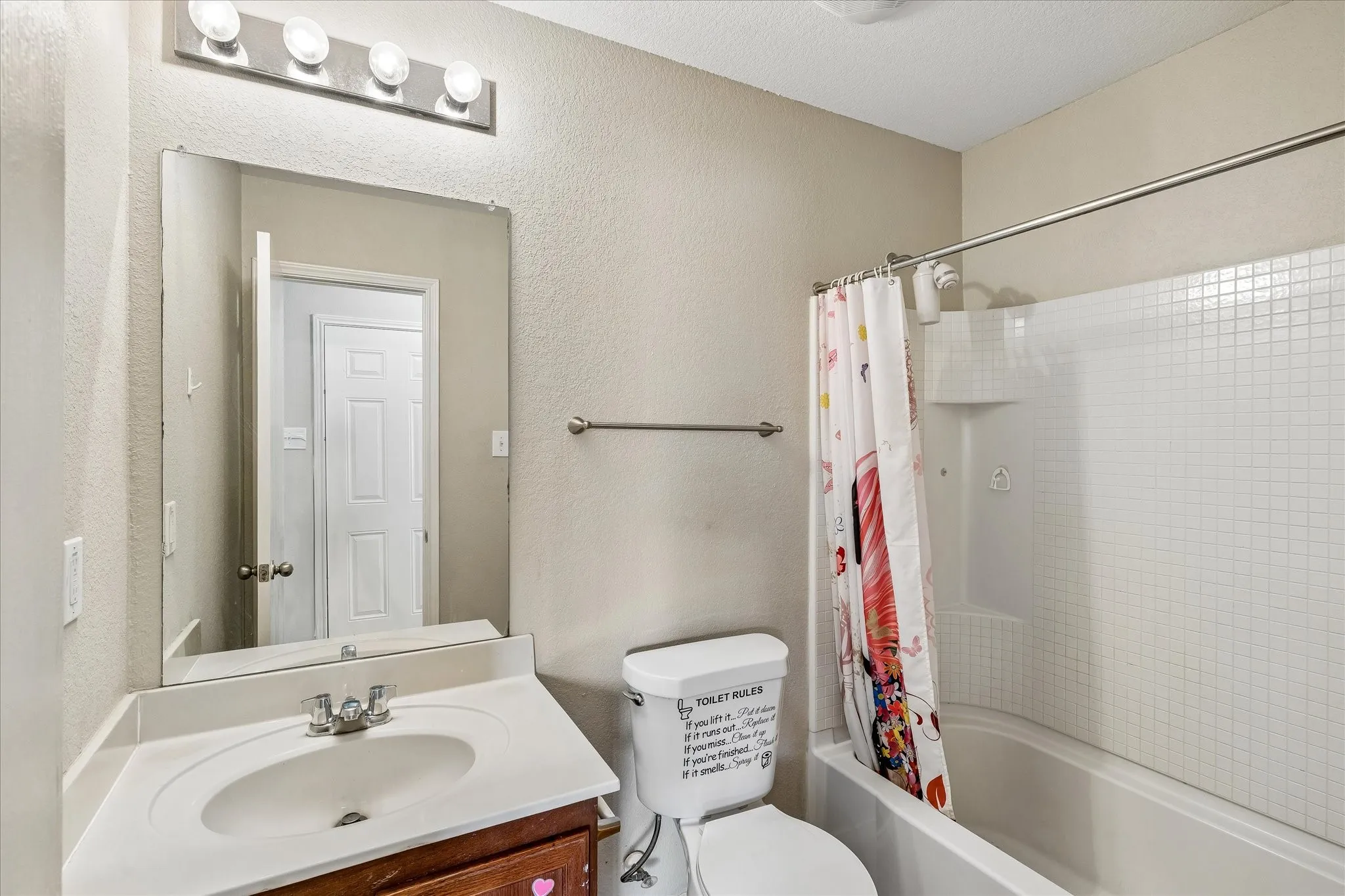 Single Family Residence For Rent in Tarrant County , 5720 Mountain Stream Trail, Fort Worth, Texas 76244, 3 Bedroom, 2 Bathroom, 2 Garage spaces, 1,938 Sqft, built in 2007, mls#21332489, Real Estate Agent in Fort Worth, Homes For Rent in Tarrant county, Homes For Rent in Fort Worth, Realtor in Fort Worth Texas, Real Estate Brokerage Independent Realty Texas, Luminita Cordes Realtor