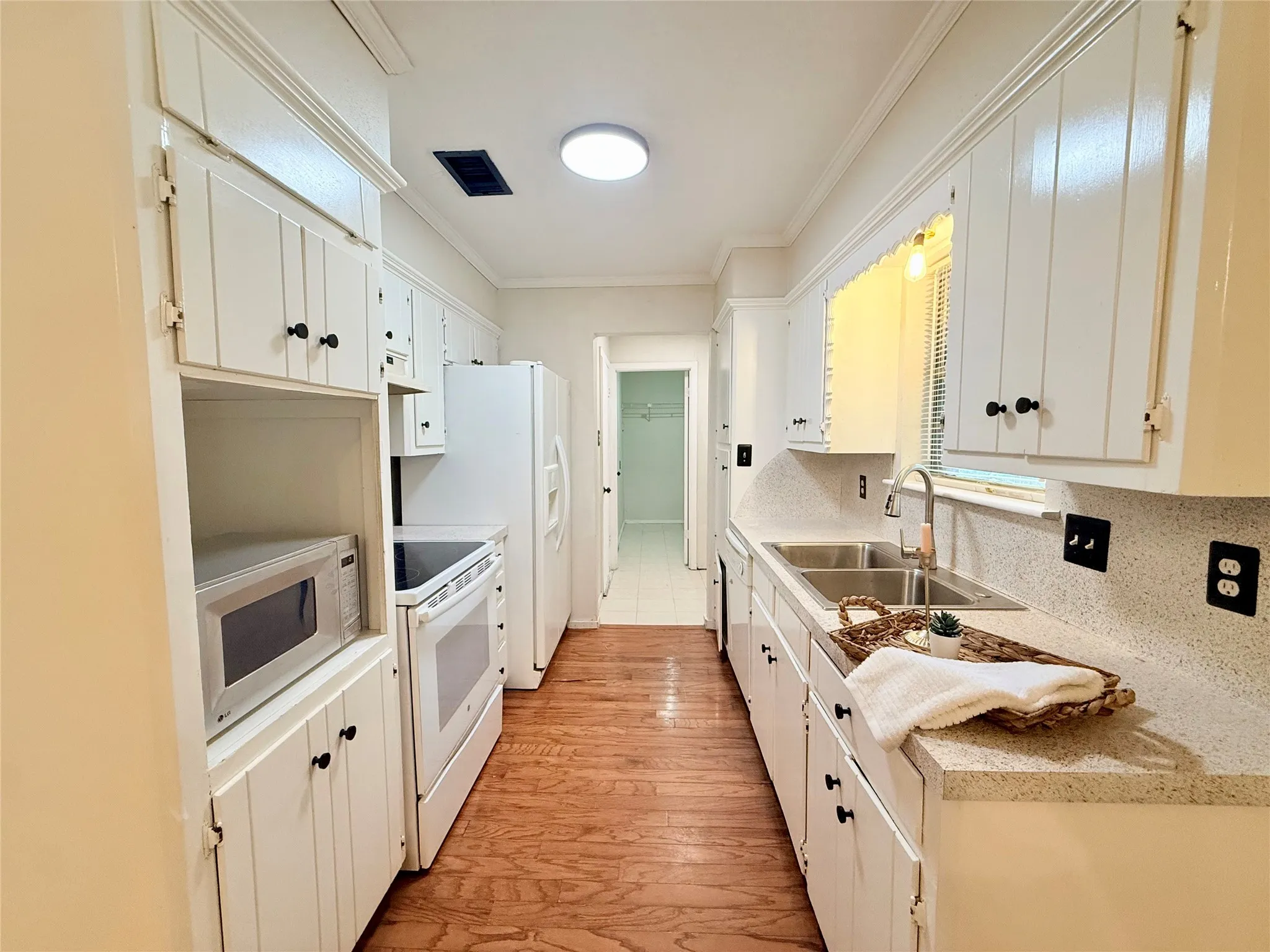 Single Family Residence For Sale in Kaufman County , 116 Gantt Street, Terrell, Texas 75160, 3 Bedroom, 2 Bathroom, 1 Garage spaces, 1,266 Sqft, built in 1972, mls#21331282, Real Estate Agent in Terrell, Homes For Sale in Kaufman county, Homes For Sale in Terrell, Realtor in Terrell Texas, Real Estate Brokerage Independent Realty Texas, Luminita Cordes Realtor