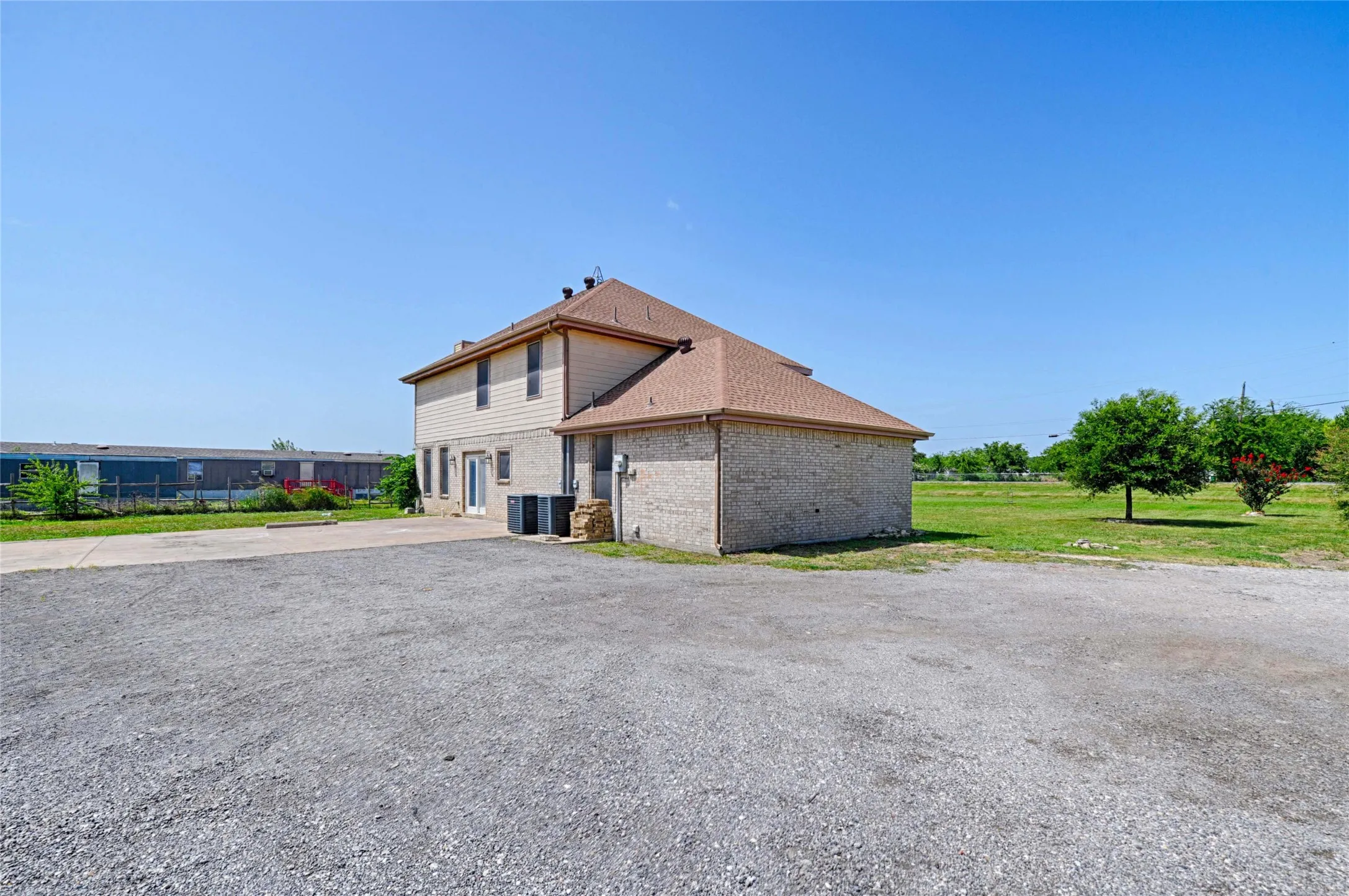 Single Family Residence For Sale in Johnson County , 8700 Sallys Way, Alvarado, Texas 76009, 5 Bedroom, 4 Bathroom, Garage spaces, 3,532 Sqft, built in 2010, mls#21331508, Real Estate Agent in Alvarado, Homes For Sale in Johnson county, Homes For Sale in Alvarado, Realtor in Alvarado Texas, Real Estate Brokerage Independent Realty Texas, Luminita Cordes Realtor