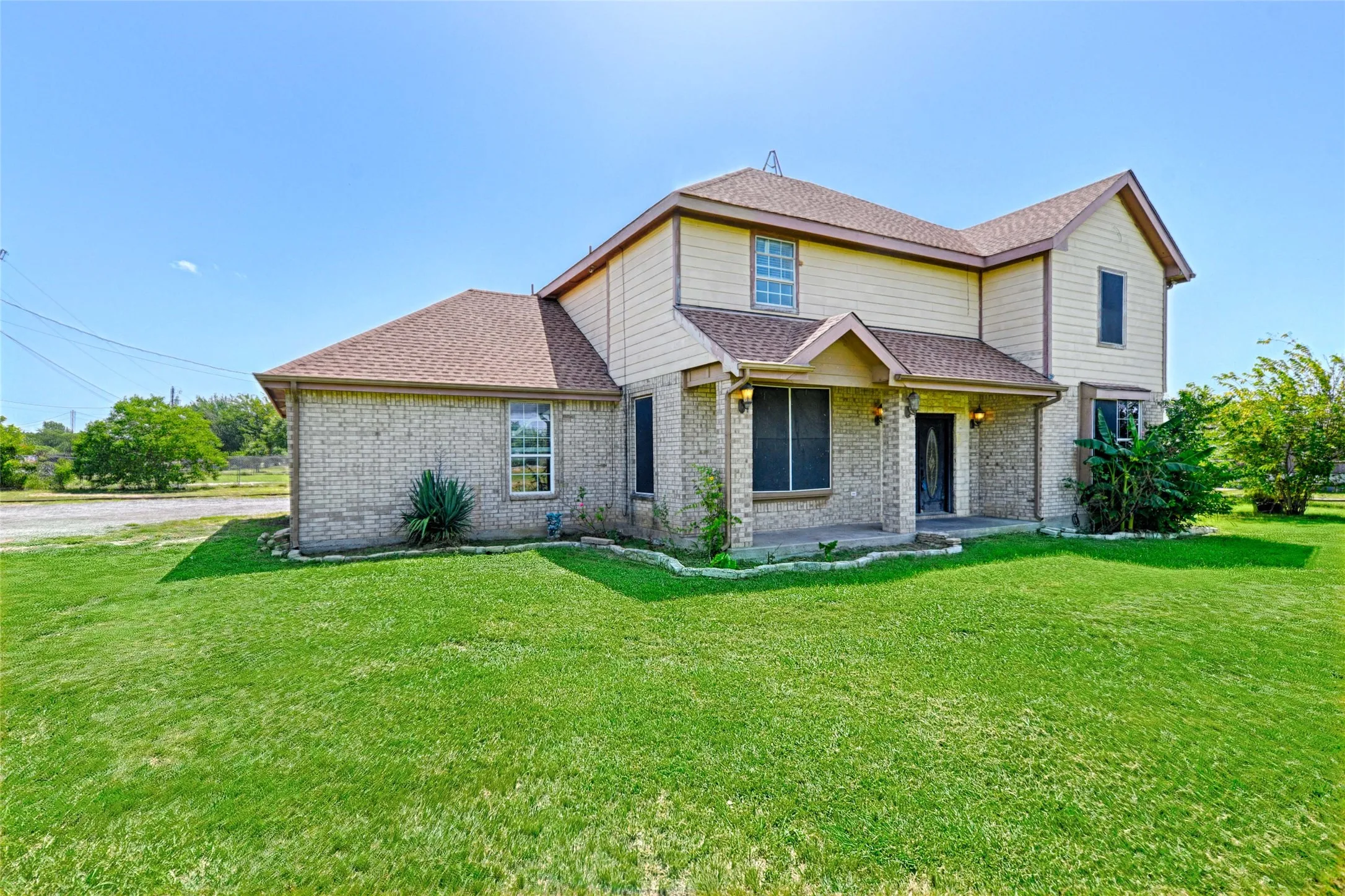 Single Family Residence For Sale in Johnson County , 8700 Sallys Way, Alvarado, Texas 76009, 5 Bedroom, 4 Bathroom, Garage spaces, 3,532 Sqft, built in 2010, mls#21331508, Real Estate Agent in Alvarado, Homes For Sale in Johnson county, Homes For Sale in Alvarado, Realtor in Alvarado Texas, Real Estate Brokerage Independent Realty Texas, Luminita Cordes Realtor