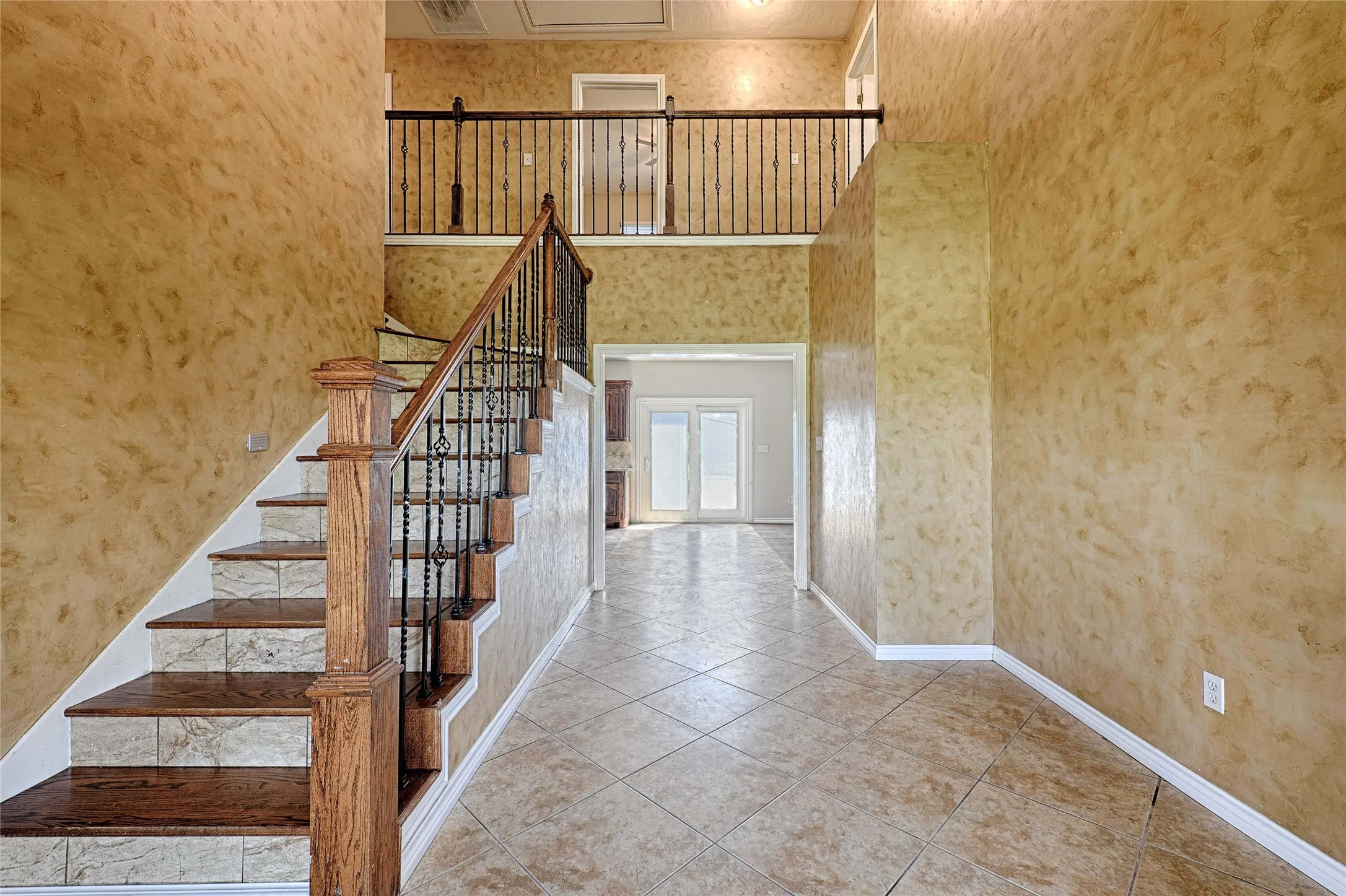 Single Family Residence For Sale in Johnson County , 8700 Sallys Way, Alvarado, Texas 76009, 5 Bedroom, 4 Bathroom, Garage spaces, 3,532 Sqft, built in 2010, mls#21331508, Real Estate Agent in Alvarado, Homes For Sale in Johnson county, Homes For Sale in Alvarado, Realtor in Alvarado Texas, Real Estate Brokerage Independent Realty Texas, Luminita Cordes Realtor