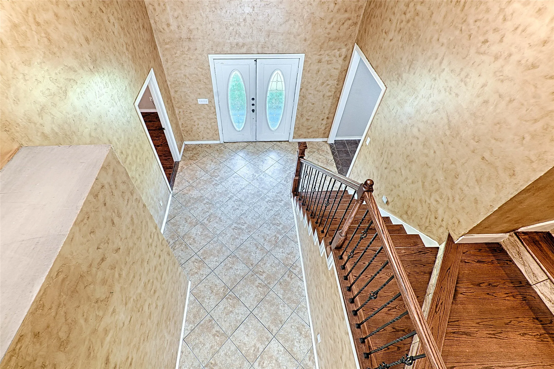 Single Family Residence For Sale in Johnson County , 8700 Sallys Way, Alvarado, Texas 76009, 5 Bedroom, 4 Bathroom, Garage spaces, 3,532 Sqft, built in 2010, mls#21331508, Real Estate Agent in Alvarado, Homes For Sale in Johnson county, Homes For Sale in Alvarado, Realtor in Alvarado Texas, Real Estate Brokerage Independent Realty Texas, Luminita Cordes Realtor