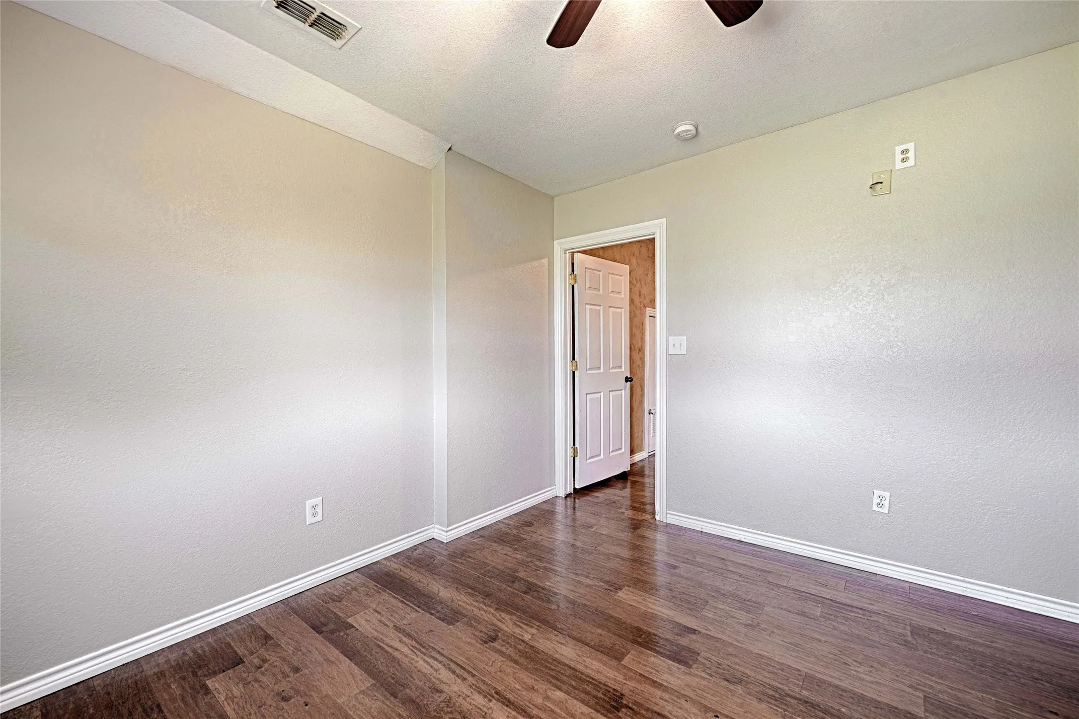 Single Family Residence For Sale in Johnson County , 8700 Sallys Way, Alvarado, Texas 76009, 5 Bedroom, 4 Bathroom, Garage spaces, 3,532 Sqft, built in 2010, mls#21331508, Real Estate Agent in Alvarado, Homes For Sale in Johnson county, Homes For Sale in Alvarado, Realtor in Alvarado Texas, Real Estate Brokerage Independent Realty Texas, Luminita Cordes Realtor