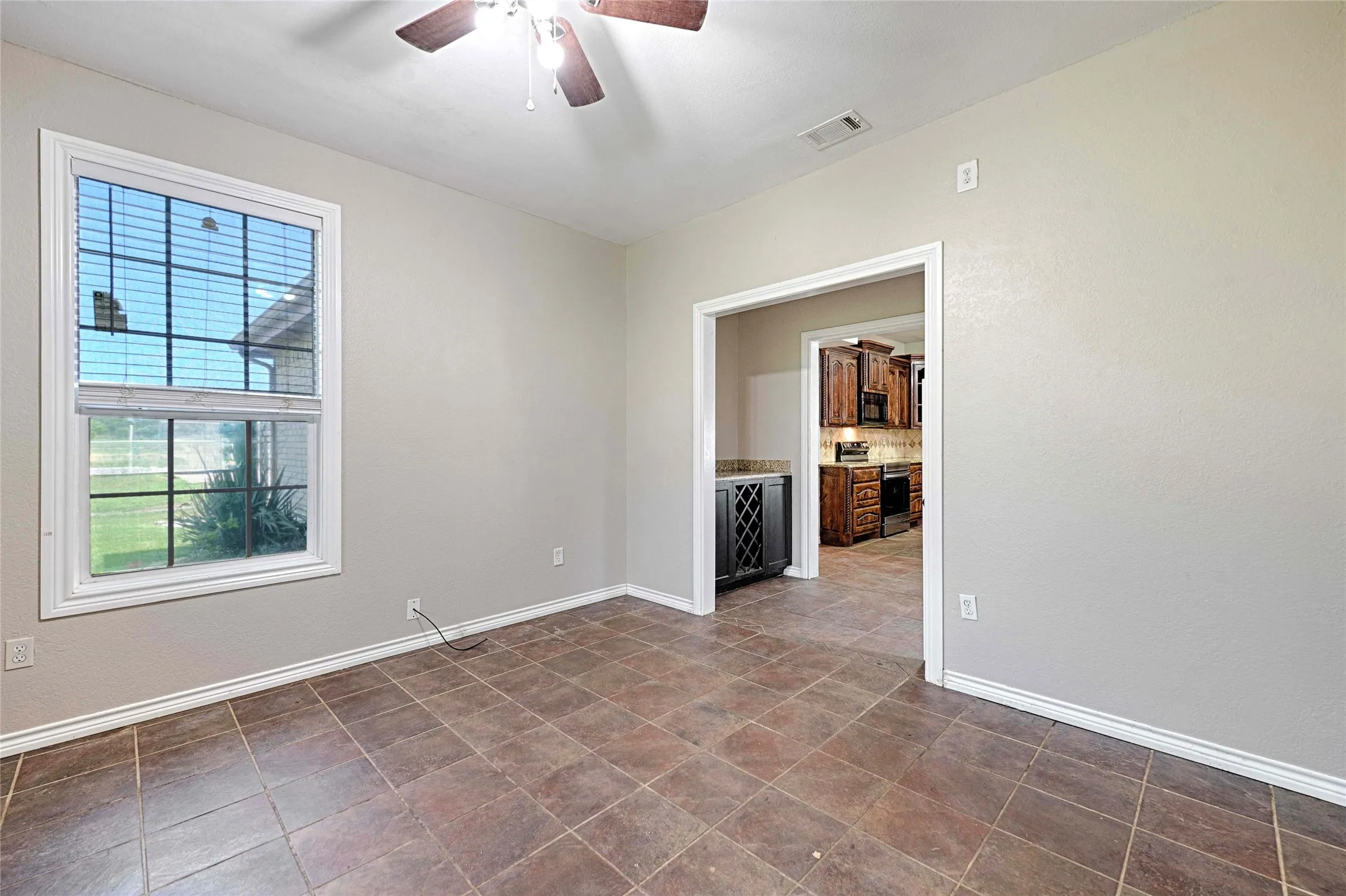 Single Family Residence For Sale in Johnson County , 8700 Sallys Way, Alvarado, Texas 76009, 5 Bedroom, 4 Bathroom, Garage spaces, 3,532 Sqft, built in 2010, mls#21331508, Real Estate Agent in Alvarado, Homes For Sale in Johnson county, Homes For Sale in Alvarado, Realtor in Alvarado Texas, Real Estate Brokerage Independent Realty Texas, Luminita Cordes Realtor