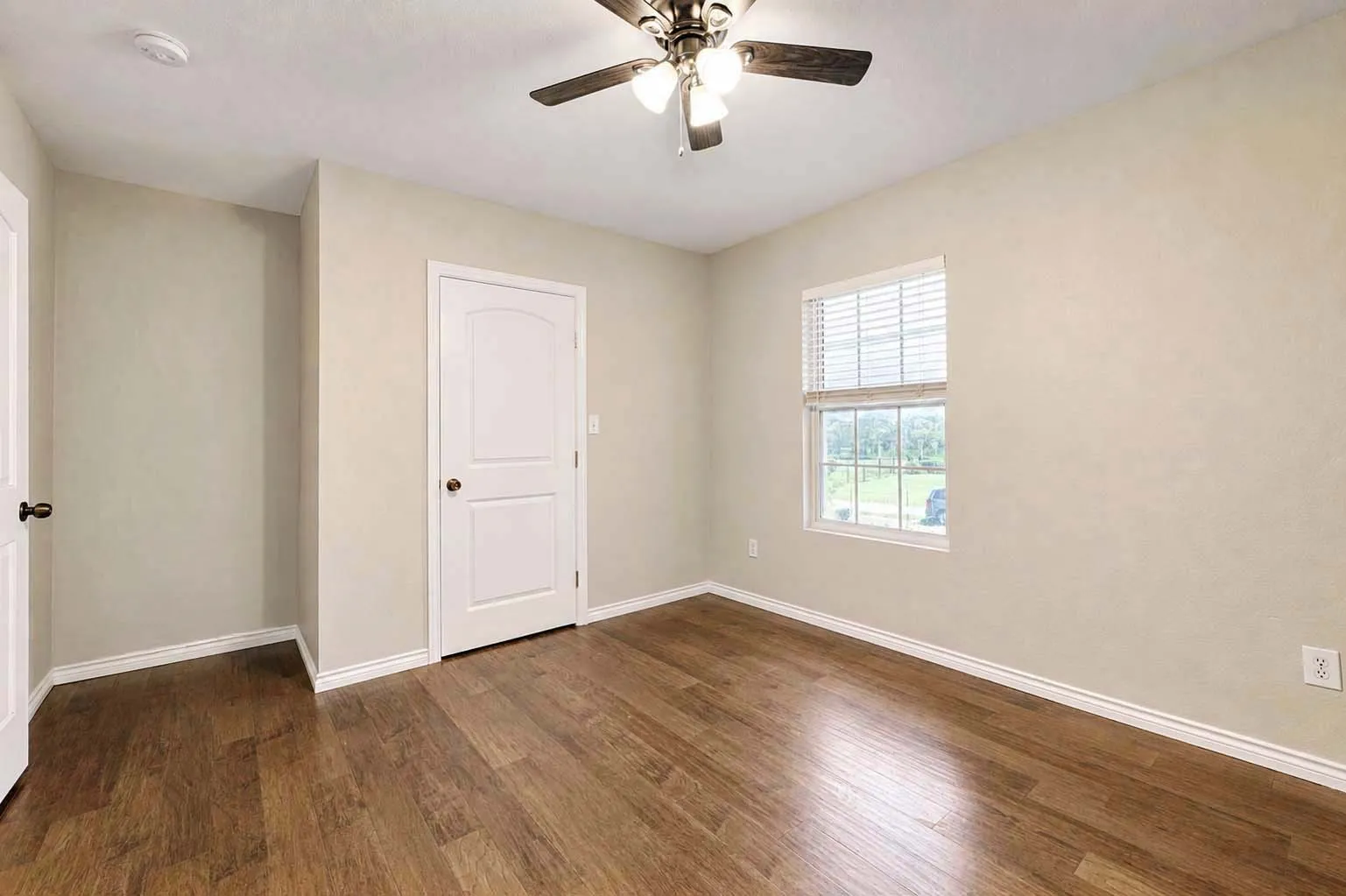 Single Family Residence For Sale in Johnson County , 8700 Sallys Way, Alvarado, Texas 76009, 5 Bedroom, 4 Bathroom, Garage spaces, 3,532 Sqft, built in 2010, mls#21331508, Real Estate Agent in Alvarado, Homes For Sale in Johnson county, Homes For Sale in Alvarado, Realtor in Alvarado Texas, Real Estate Brokerage Independent Realty Texas, Luminita Cordes Realtor