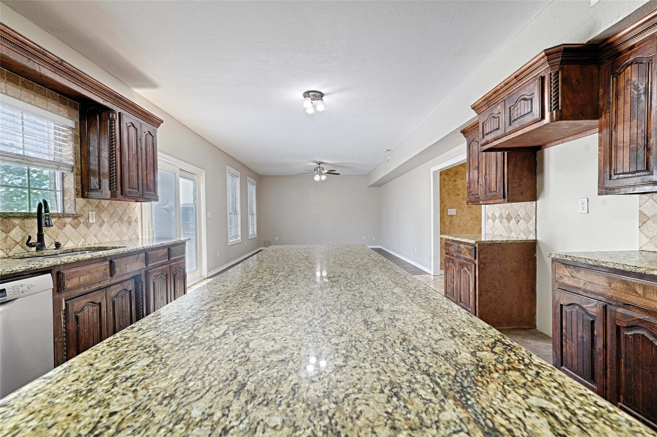 Single Family Residence For Sale in Johnson County , 8700 Sallys Way, Alvarado, Texas 76009, 5 Bedroom, 4 Bathroom, Garage spaces, 3,532 Sqft, built in 2010, mls#21331508, Real Estate Agent in Alvarado, Homes For Sale in Johnson county, Homes For Sale in Alvarado, Realtor in Alvarado Texas, Real Estate Brokerage Independent Realty Texas, Luminita Cordes Realtor