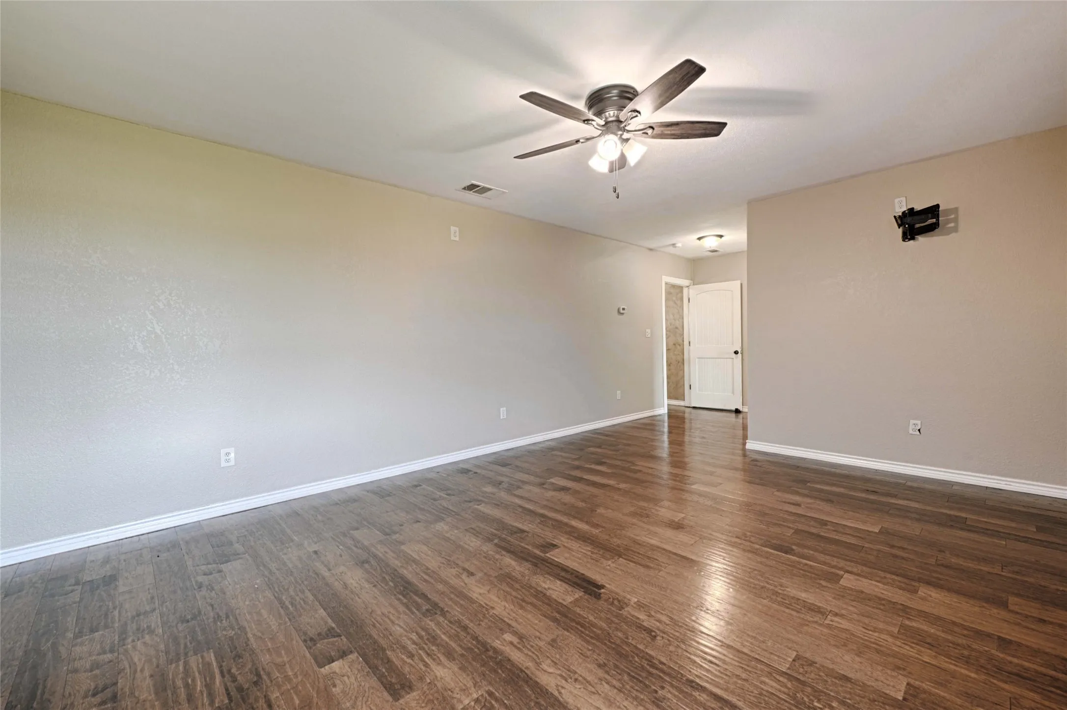 Single Family Residence For Sale in Johnson County , 8700 Sallys Way, Alvarado, Texas 76009, 5 Bedroom, 4 Bathroom, Garage spaces, 3,532 Sqft, built in 2010, mls#21331508, Real Estate Agent in Alvarado, Homes For Sale in Johnson county, Homes For Sale in Alvarado, Realtor in Alvarado Texas, Real Estate Brokerage Independent Realty Texas, Luminita Cordes Realtor