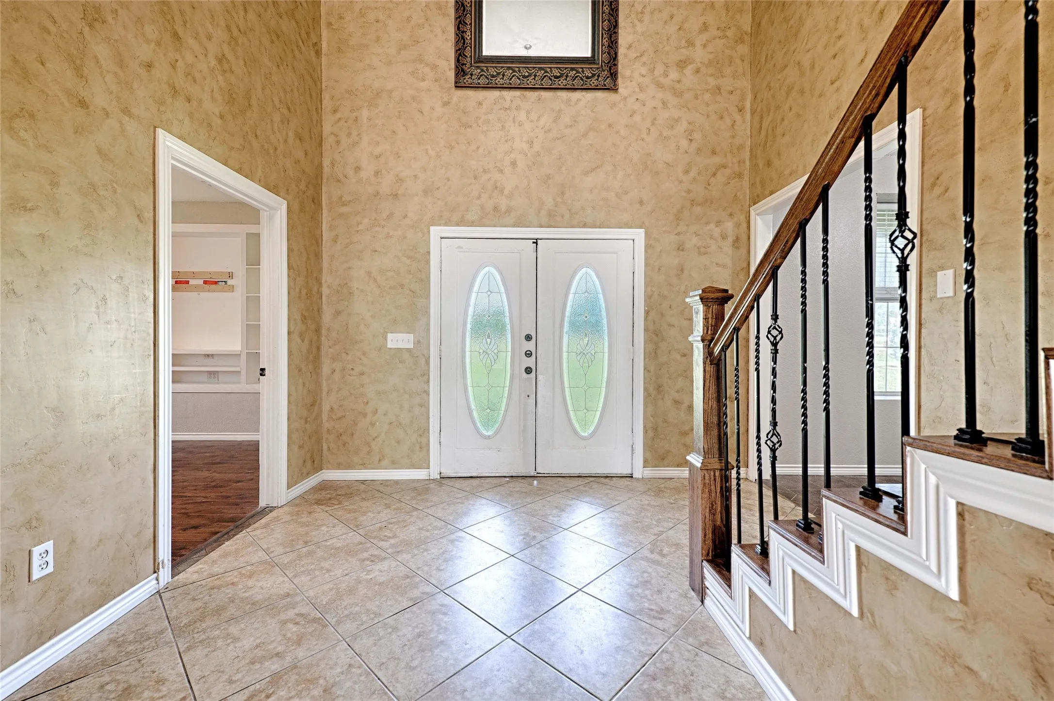 Single Family Residence For Sale in Johnson County , 8700 Sallys Way, Alvarado, Texas 76009, 5 Bedroom, 4 Bathroom, Garage spaces, 3,532 Sqft, built in 2010, mls#21331508, Real Estate Agent in Alvarado, Homes For Sale in Johnson county, Homes For Sale in Alvarado, Realtor in Alvarado Texas, Real Estate Brokerage Independent Realty Texas, Luminita Cordes Realtor