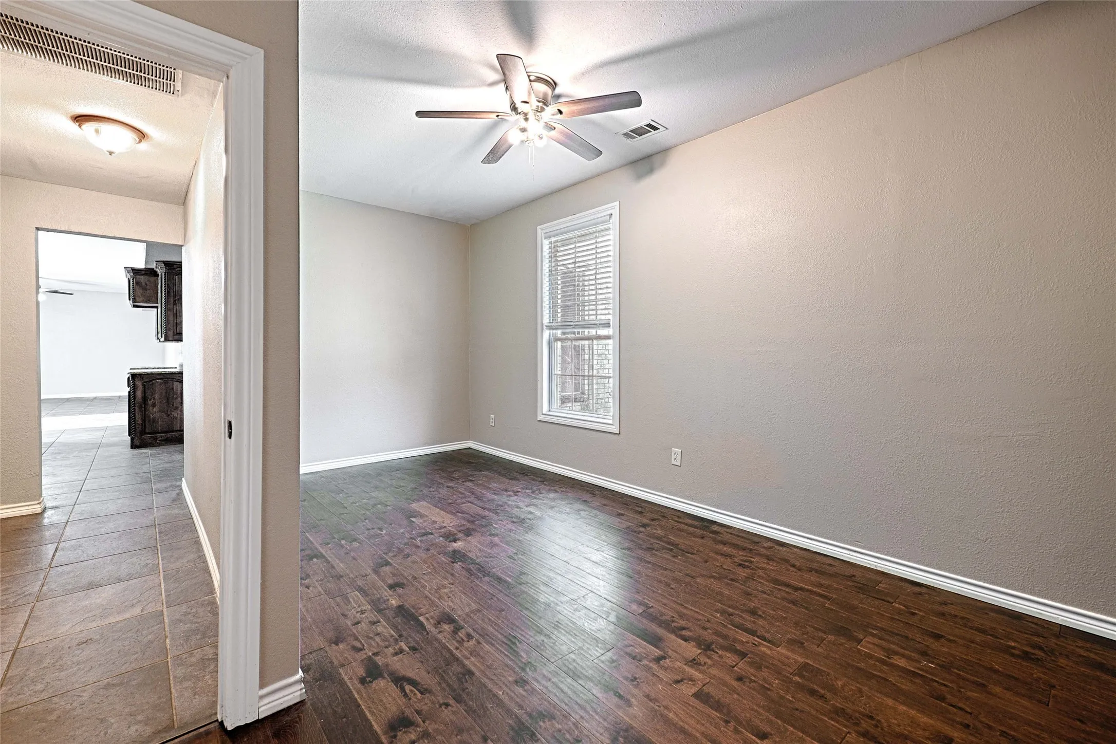 Single Family Residence For Sale in Johnson County , 8700 Sallys Way, Alvarado, Texas 76009, 5 Bedroom, 4 Bathroom, Garage spaces, 3,532 Sqft, built in 2010, mls#21331508, Real Estate Agent in Alvarado, Homes For Sale in Johnson county, Homes For Sale in Alvarado, Realtor in Alvarado Texas, Real Estate Brokerage Independent Realty Texas, Luminita Cordes Realtor