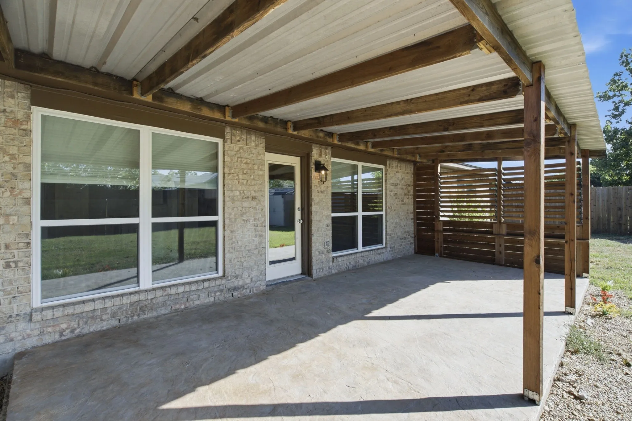Single Family Residence For Sale in Dallas County , 1615 Roundrock Trail, Mesquite, Texas 75149, 4 Bedroom, 3 Bathroom, Garage spaces, 1,789 Sqft, built in 1978, mls#21275152, Real Estate Agent in Mesquite, Homes For Sale in Dallas county, Homes For Sale in Mesquite, Realtor in Mesquite Texas, Real Estate Brokerage Independent Realty Texas, Luminita Cordes Realtor