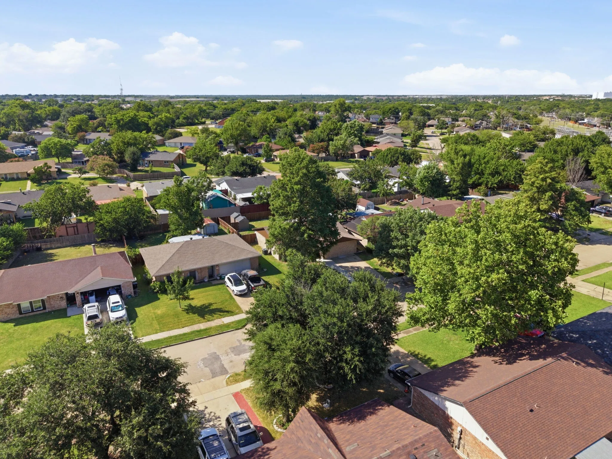 Single Family Residence For Sale in Dallas County , 1615 Roundrock Trail, Mesquite, Texas 75149, 4 Bedroom, 3 Bathroom, Garage spaces, 1,789 Sqft, built in 1978, mls#21275152, Real Estate Agent in Mesquite, Homes For Sale in Dallas county, Homes For Sale in Mesquite, Realtor in Mesquite Texas, Real Estate Brokerage Independent Realty Texas, Luminita Cordes Realtor