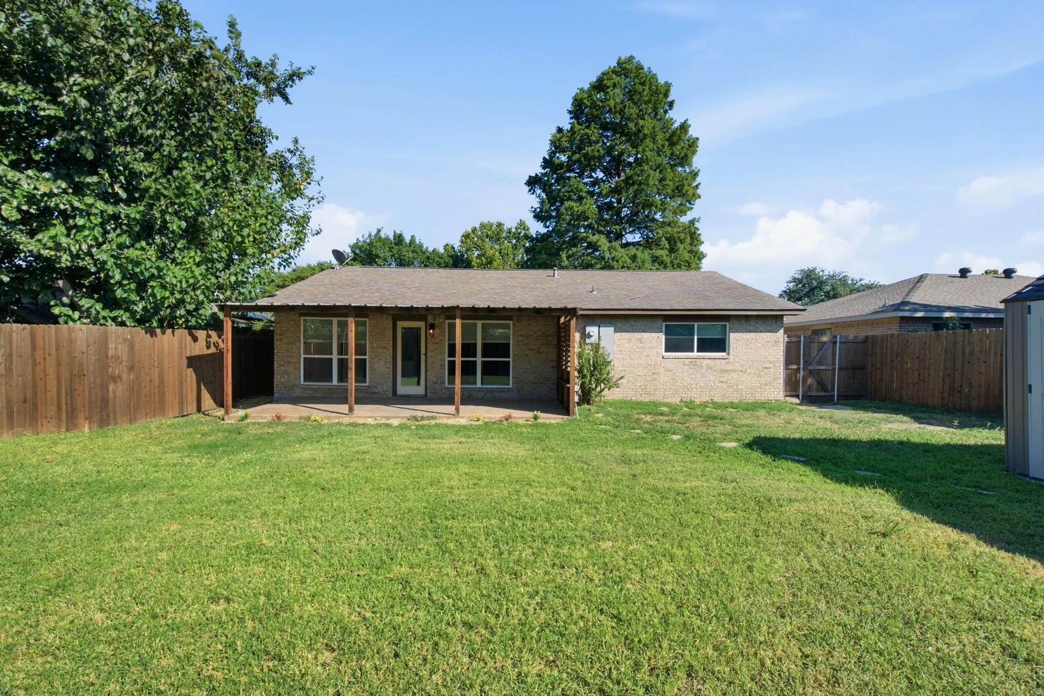 Single Family Residence For Sale in Dallas County , 1615 Roundrock Trail, Mesquite, Texas 75149, 4 Bedroom, 3 Bathroom, Garage spaces, 1,789 Sqft, built in 1978, mls#21275152, Real Estate Agent in Mesquite, Homes For Sale in Dallas county, Homes For Sale in Mesquite, Realtor in Mesquite Texas, Real Estate Brokerage Independent Realty Texas, Luminita Cordes Realtor