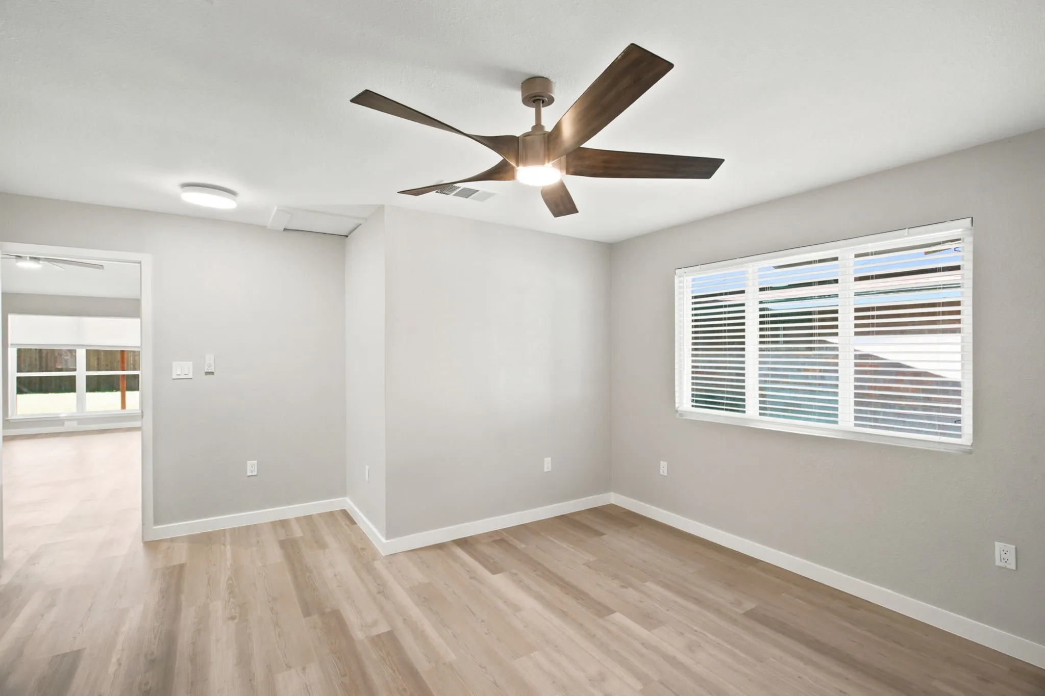 Single Family Residence For Sale in Dallas County , 1615 Roundrock Trail, Mesquite, Texas 75149, 4 Bedroom, 3 Bathroom, Garage spaces, 1,789 Sqft, built in 1978, mls#21275152, Real Estate Agent in Mesquite, Homes For Sale in Dallas county, Homes For Sale in Mesquite, Realtor in Mesquite Texas, Real Estate Brokerage Independent Realty Texas, Luminita Cordes Realtor