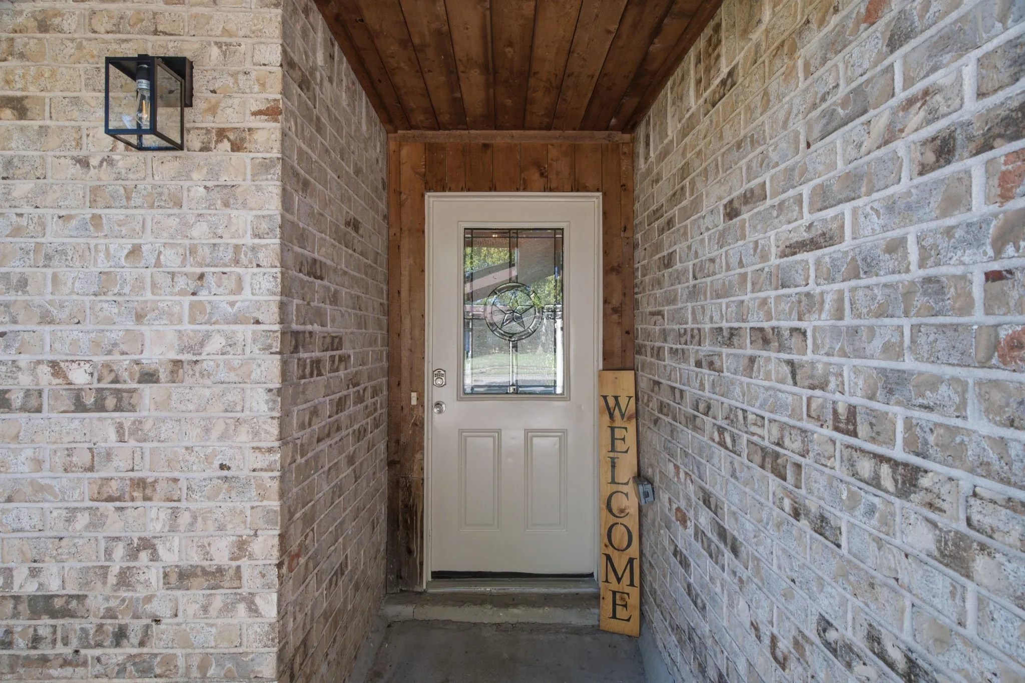 Single Family Residence For Sale in Dallas County , 1615 Roundrock Trail, Mesquite, Texas 75149, 4 Bedroom, 3 Bathroom, Garage spaces, 1,789 Sqft, built in 1978, mls#21275152, Real Estate Agent in Mesquite, Homes For Sale in Dallas county, Homes For Sale in Mesquite, Realtor in Mesquite Texas, Real Estate Brokerage Independent Realty Texas, Luminita Cordes Realtor