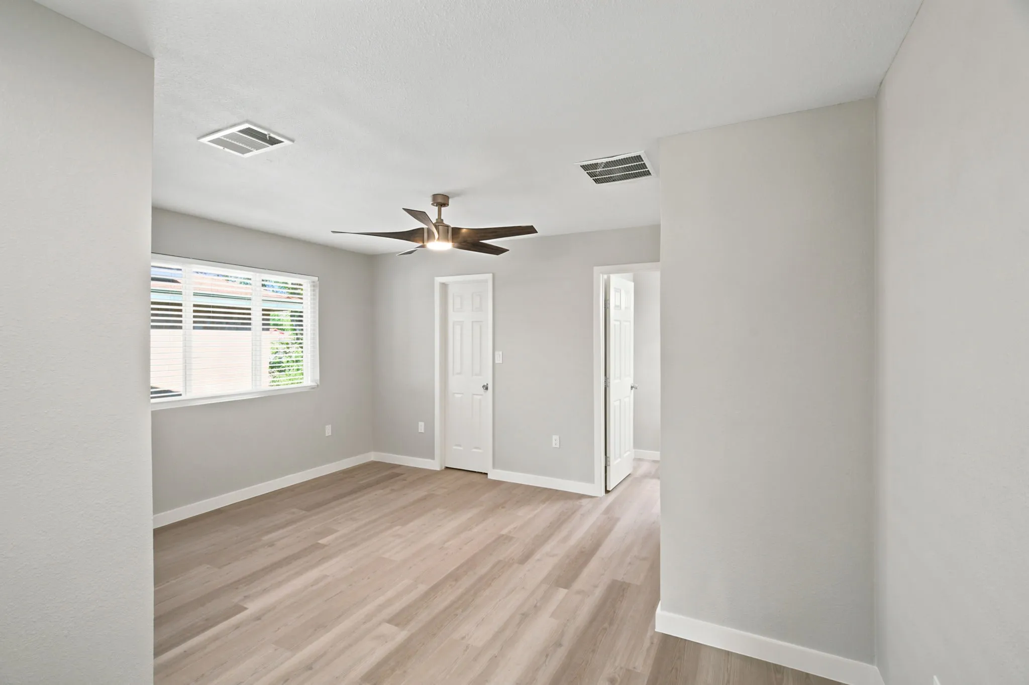 Single Family Residence For Sale in Dallas County , 1615 Roundrock Trail, Mesquite, Texas 75149, 4 Bedroom, 3 Bathroom, Garage spaces, 1,789 Sqft, built in 1978, mls#21275152, Real Estate Agent in Mesquite, Homes For Sale in Dallas county, Homes For Sale in Mesquite, Realtor in Mesquite Texas, Real Estate Brokerage Independent Realty Texas, Luminita Cordes Realtor