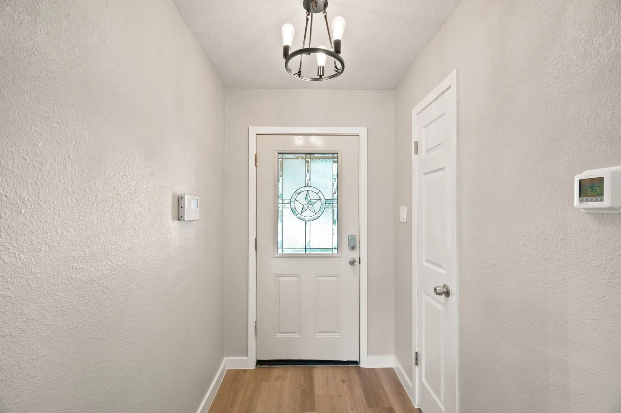 Single Family Residence For Sale in Dallas County , 1615 Roundrock Trail, Mesquite, Texas 75149, 4 Bedroom, 3 Bathroom, Garage spaces, 1,789 Sqft, built in 1978, mls#21275152, Real Estate Agent in Mesquite, Homes For Sale in Dallas county, Homes For Sale in Mesquite, Realtor in Mesquite Texas, Real Estate Brokerage Independent Realty Texas, Luminita Cordes Realtor