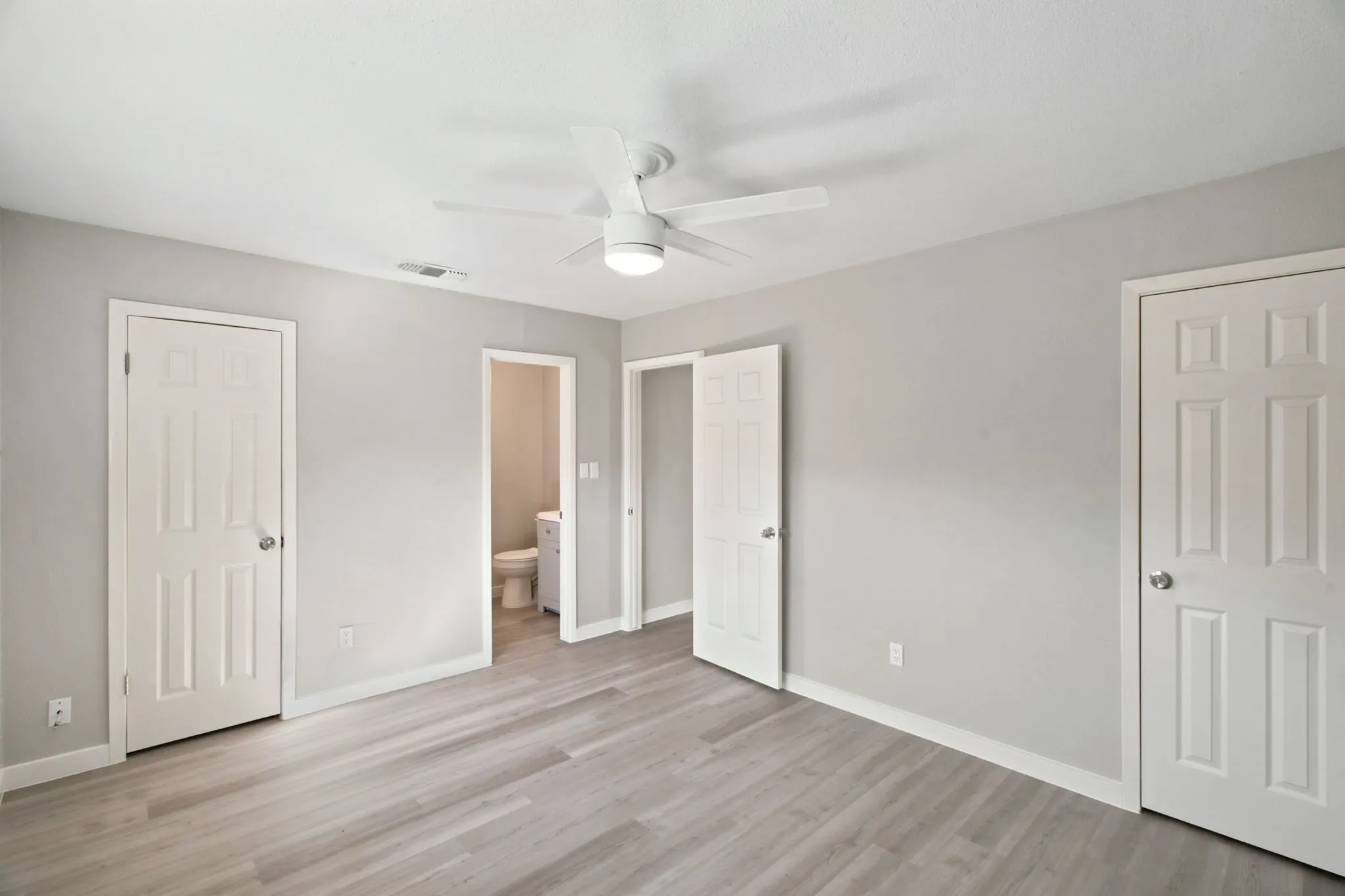 Single Family Residence For Sale in Dallas County , 1615 Roundrock Trail, Mesquite, Texas 75149, 4 Bedroom, 3 Bathroom, Garage spaces, 1,789 Sqft, built in 1978, mls#21275152, Real Estate Agent in Mesquite, Homes For Sale in Dallas county, Homes For Sale in Mesquite, Realtor in Mesquite Texas, Real Estate Brokerage Independent Realty Texas, Luminita Cordes Realtor