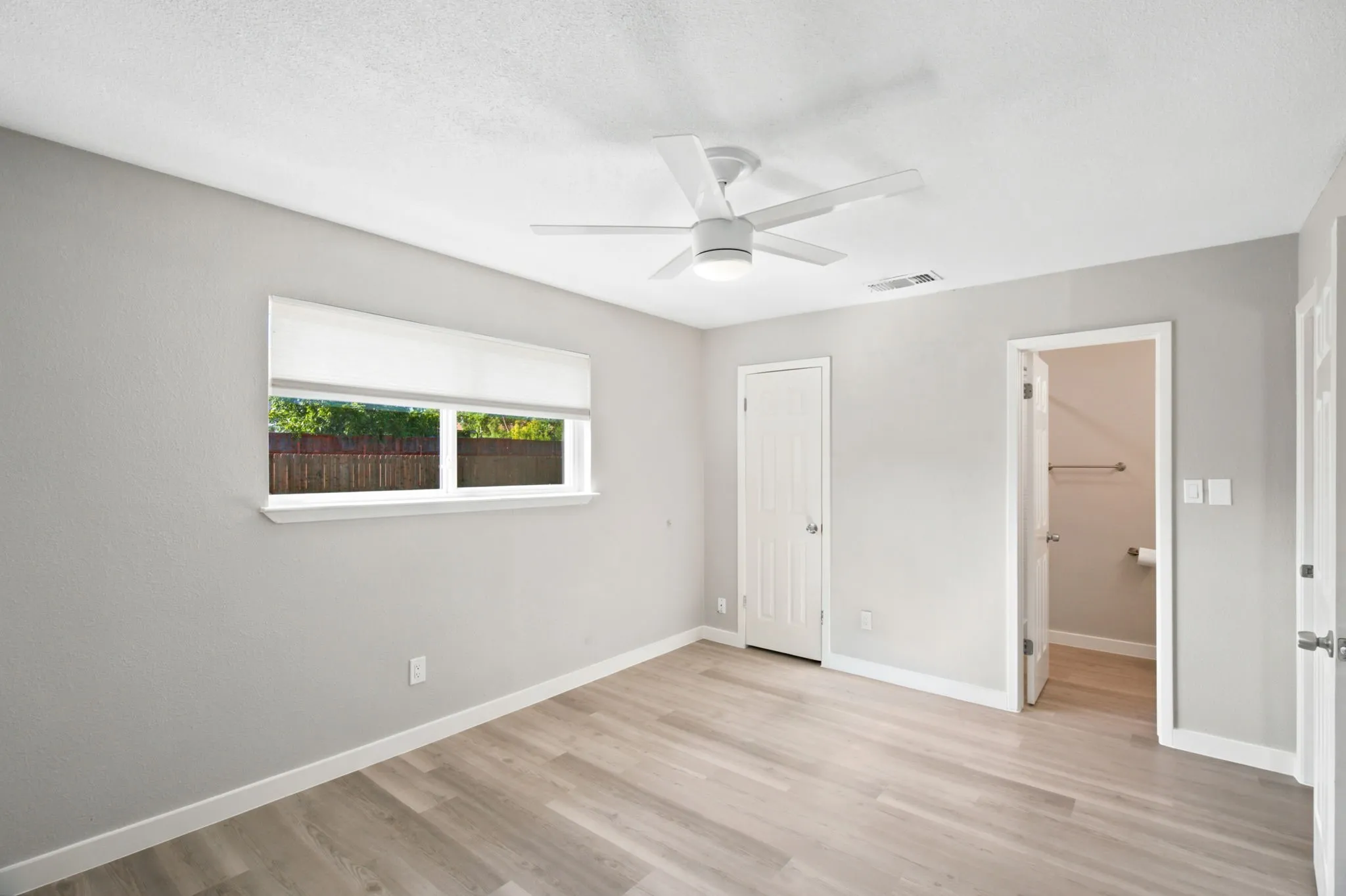 Single Family Residence For Sale in Dallas County , 1615 Roundrock Trail, Mesquite, Texas 75149, 4 Bedroom, 3 Bathroom, Garage spaces, 1,789 Sqft, built in 1978, mls#21275152, Real Estate Agent in Mesquite, Homes For Sale in Dallas county, Homes For Sale in Mesquite, Realtor in Mesquite Texas, Real Estate Brokerage Independent Realty Texas, Luminita Cordes Realtor