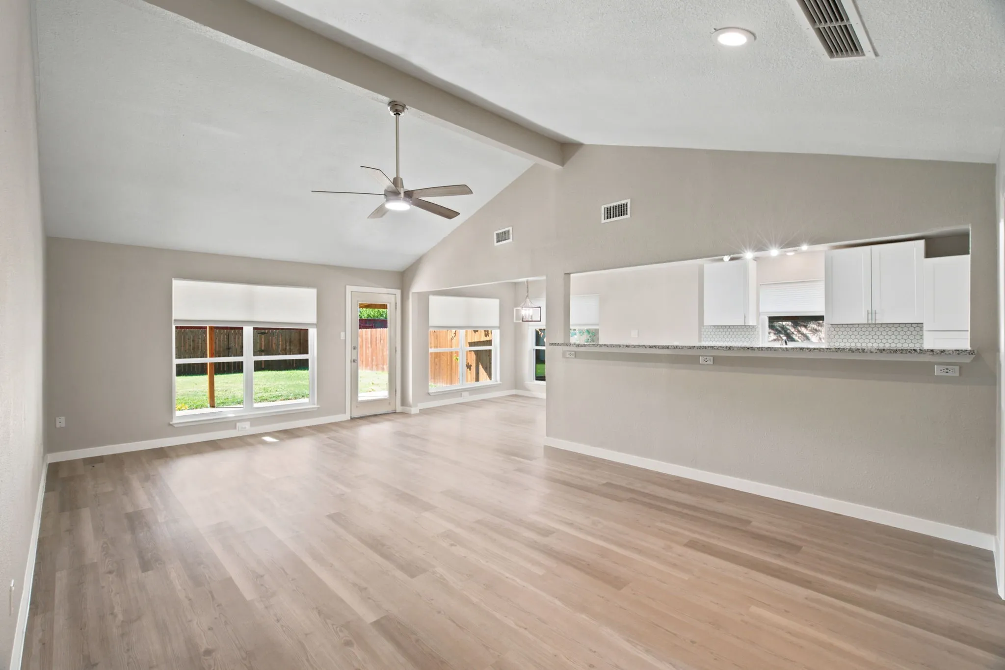 Single Family Residence For Sale in Dallas County , 1615 Roundrock Trail, Mesquite, Texas 75149, 4 Bedroom, 3 Bathroom, Garage spaces, 1,789 Sqft, built in 1978, mls#21275152, Real Estate Agent in Mesquite, Homes For Sale in Dallas county, Homes For Sale in Mesquite, Realtor in Mesquite Texas, Real Estate Brokerage Independent Realty Texas, Luminita Cordes Realtor