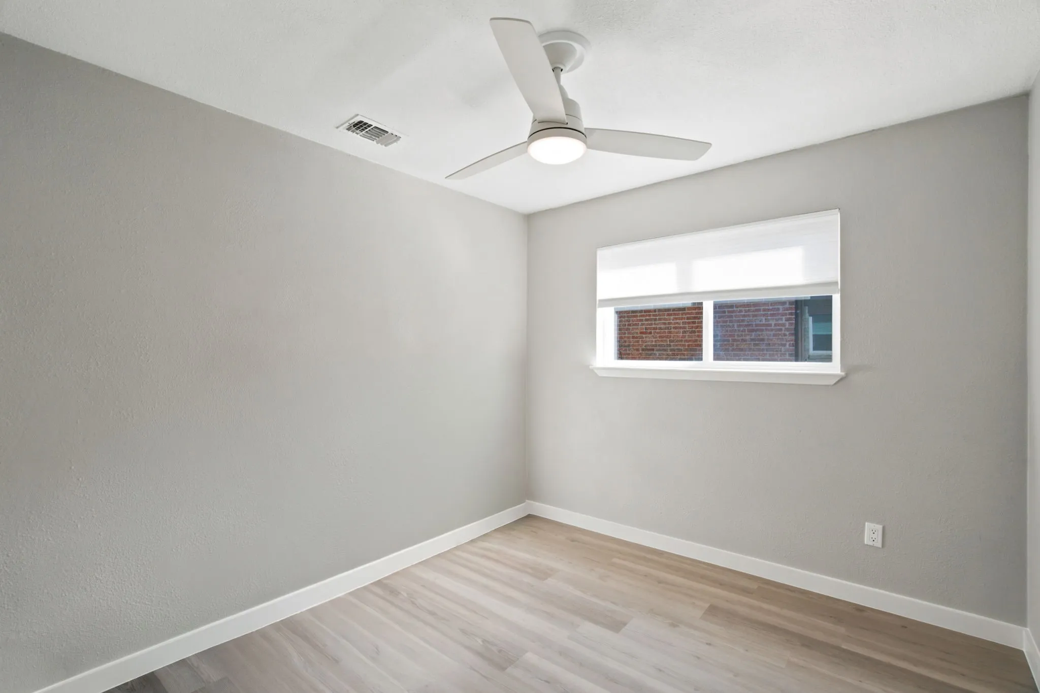 Single Family Residence For Sale in Dallas County , 1615 Roundrock Trail, Mesquite, Texas 75149, 4 Bedroom, 3 Bathroom, Garage spaces, 1,789 Sqft, built in 1978, mls#21275152, Real Estate Agent in Mesquite, Homes For Sale in Dallas county, Homes For Sale in Mesquite, Realtor in Mesquite Texas, Real Estate Brokerage Independent Realty Texas, Luminita Cordes Realtor
