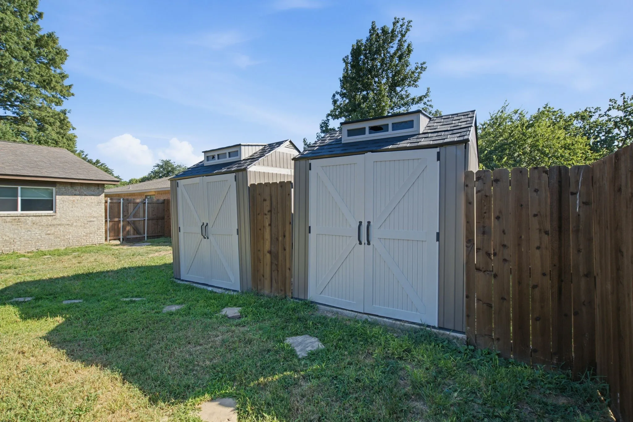 Single Family Residence For Sale in Dallas County , 1615 Roundrock Trail, Mesquite, Texas 75149, 4 Bedroom, 3 Bathroom, Garage spaces, 1,789 Sqft, built in 1978, mls#21275152, Real Estate Agent in Mesquite, Homes For Sale in Dallas county, Homes For Sale in Mesquite, Realtor in Mesquite Texas, Real Estate Brokerage Independent Realty Texas, Luminita Cordes Realtor