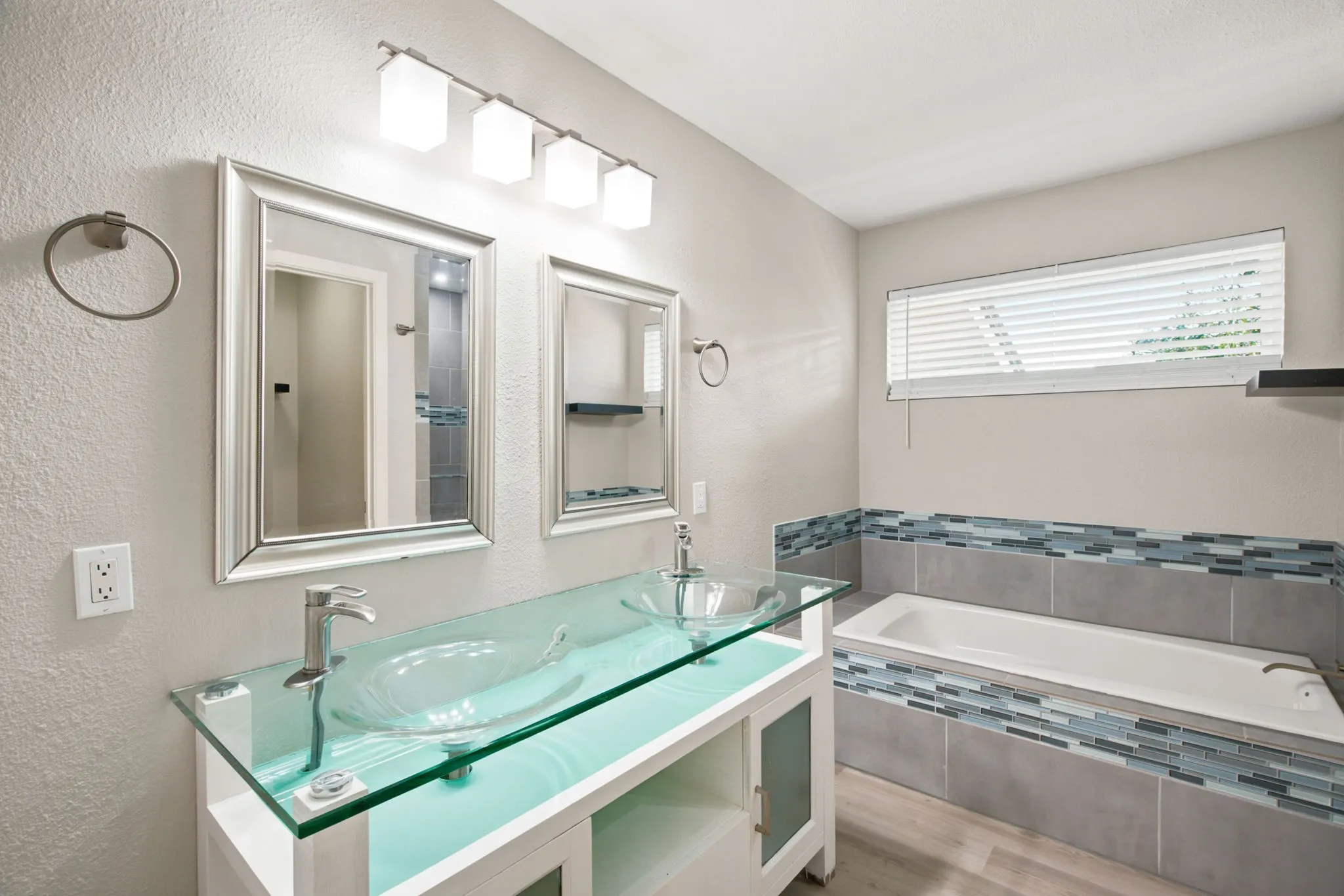 Single Family Residence For Sale in Dallas County , 1615 Roundrock Trail, Mesquite, Texas 75149, 4 Bedroom, 3 Bathroom, Garage spaces, 1,789 Sqft, built in 1978, mls#21275152, Real Estate Agent in Mesquite, Homes For Sale in Dallas county, Homes For Sale in Mesquite, Realtor in Mesquite Texas, Real Estate Brokerage Independent Realty Texas, Luminita Cordes Realtor