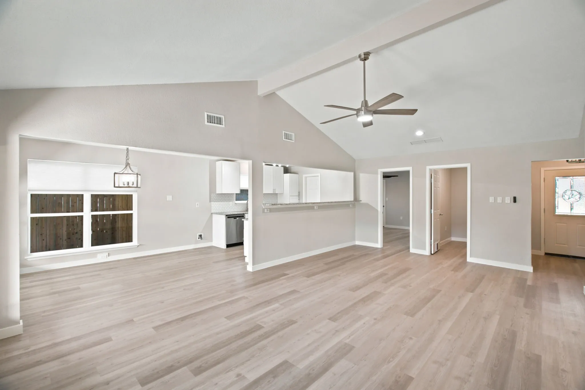 Single Family Residence For Sale in Dallas County , 1615 Roundrock Trail, Mesquite, Texas 75149, 4 Bedroom, 3 Bathroom, Garage spaces, 1,789 Sqft, built in 1978, mls#21275152, Real Estate Agent in Mesquite, Homes For Sale in Dallas county, Homes For Sale in Mesquite, Realtor in Mesquite Texas, Real Estate Brokerage Independent Realty Texas, Luminita Cordes Realtor