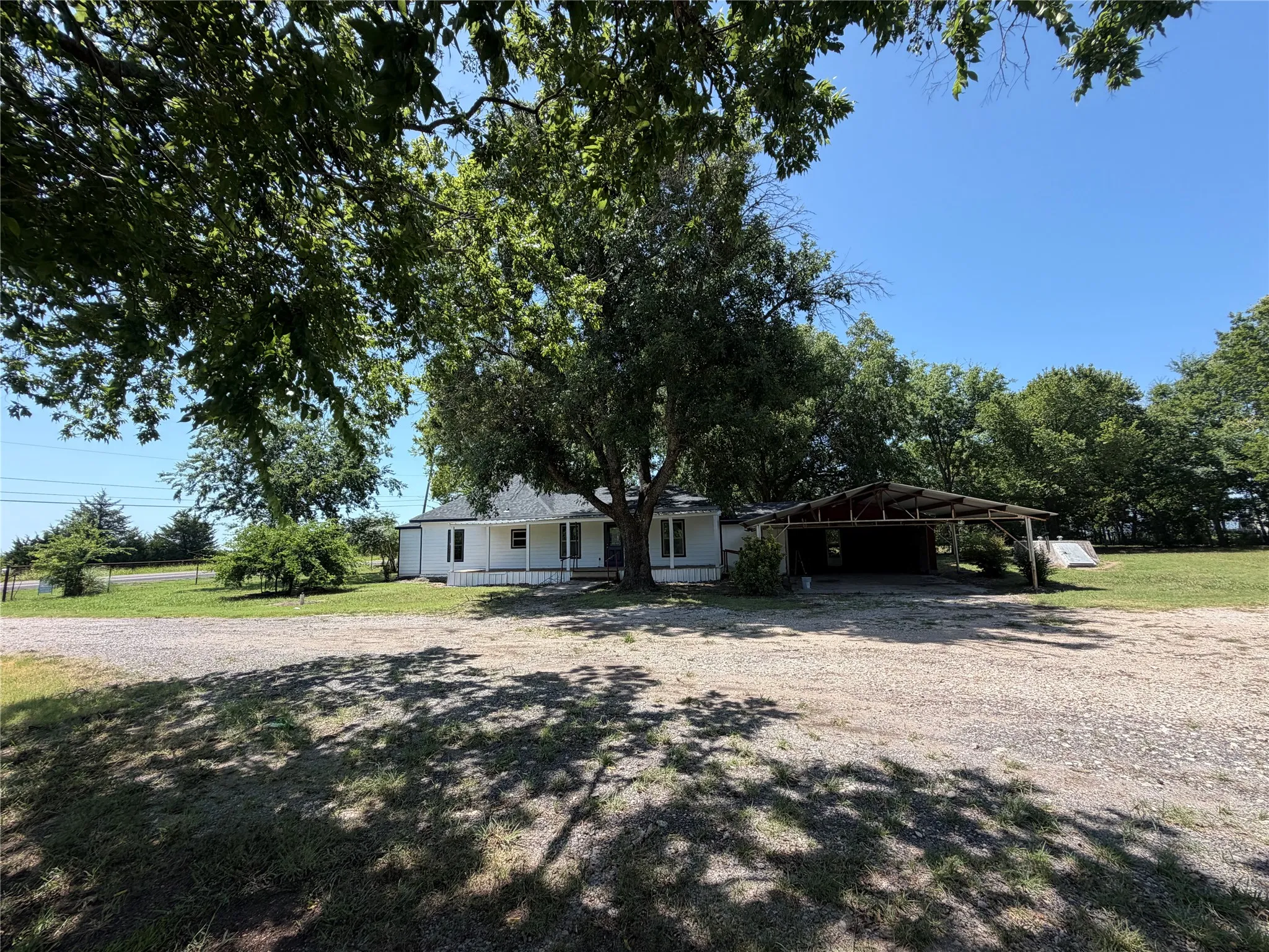 Single Family Residence For Sale in Hunt County , 1370 Highway 34 N, Greenville, Texas 75401, 3 Bedrooms, 2 Bathrooms, 2 Garage spaces, 1,744 Sqft, built in 1980, Price $399,000, mls#21331846, Real Estate Agent in Greenville, Homes For Sale in Hunt county, Homes For Sale in Greenville, Realtor in Greenville Texas, Real Estate Brokerage Independent Realty Texas, Luminita Cordes Realtor