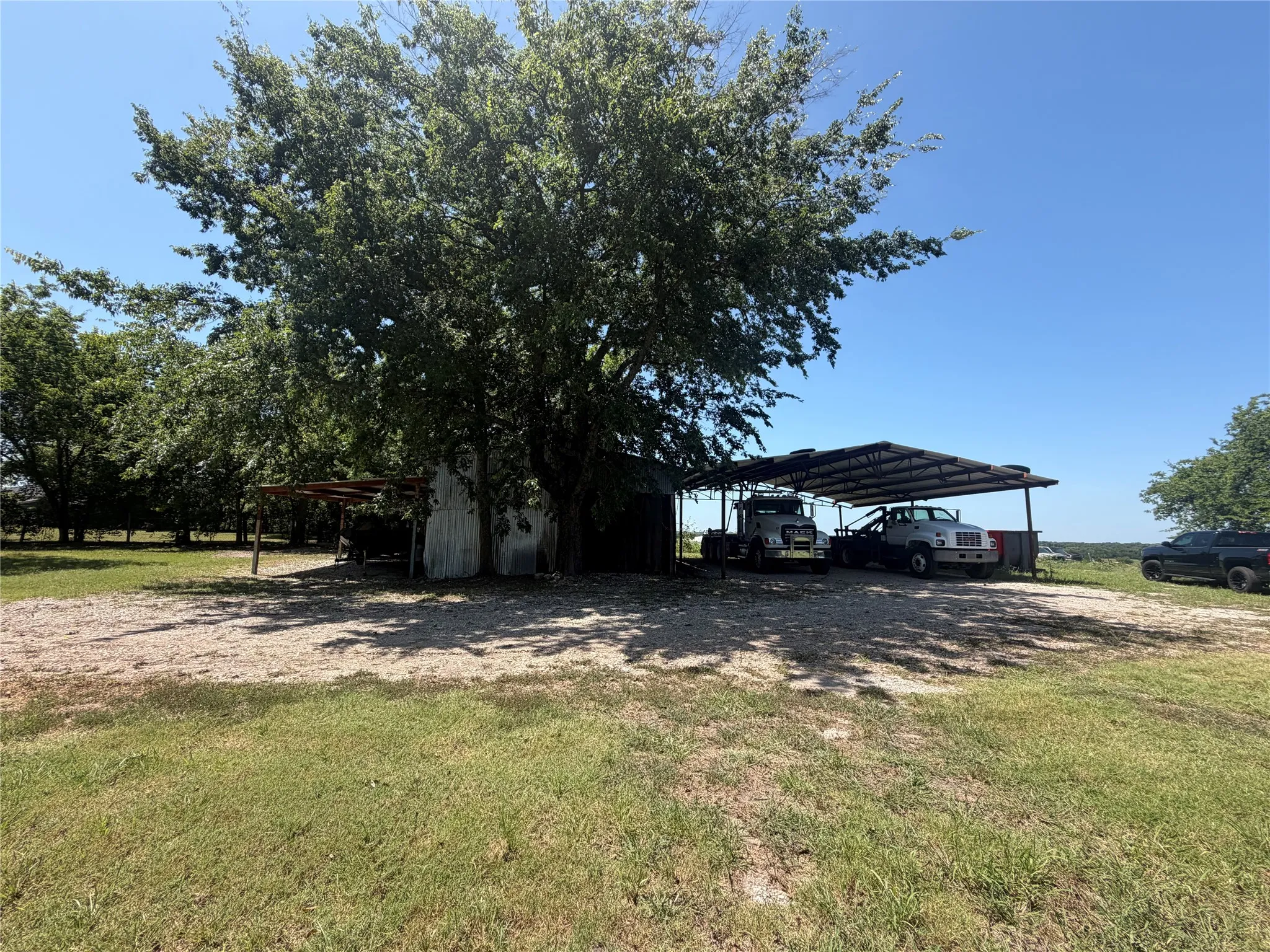 Single Family Residence For Sale in Hunt County , 1370 Highway 34 N, Greenville, Texas 75401, 3 Bedrooms, 2 Bathrooms, 2 Garage spaces, 1,744 Sqft, built in 1980, Price $399,000, mls#21331846, Real Estate Agent in Greenville, Homes For Sale in Hunt county, Homes For Sale in Greenville, Realtor in Greenville Texas, Real Estate Brokerage Independent Realty Texas, Luminita Cordes Realtor