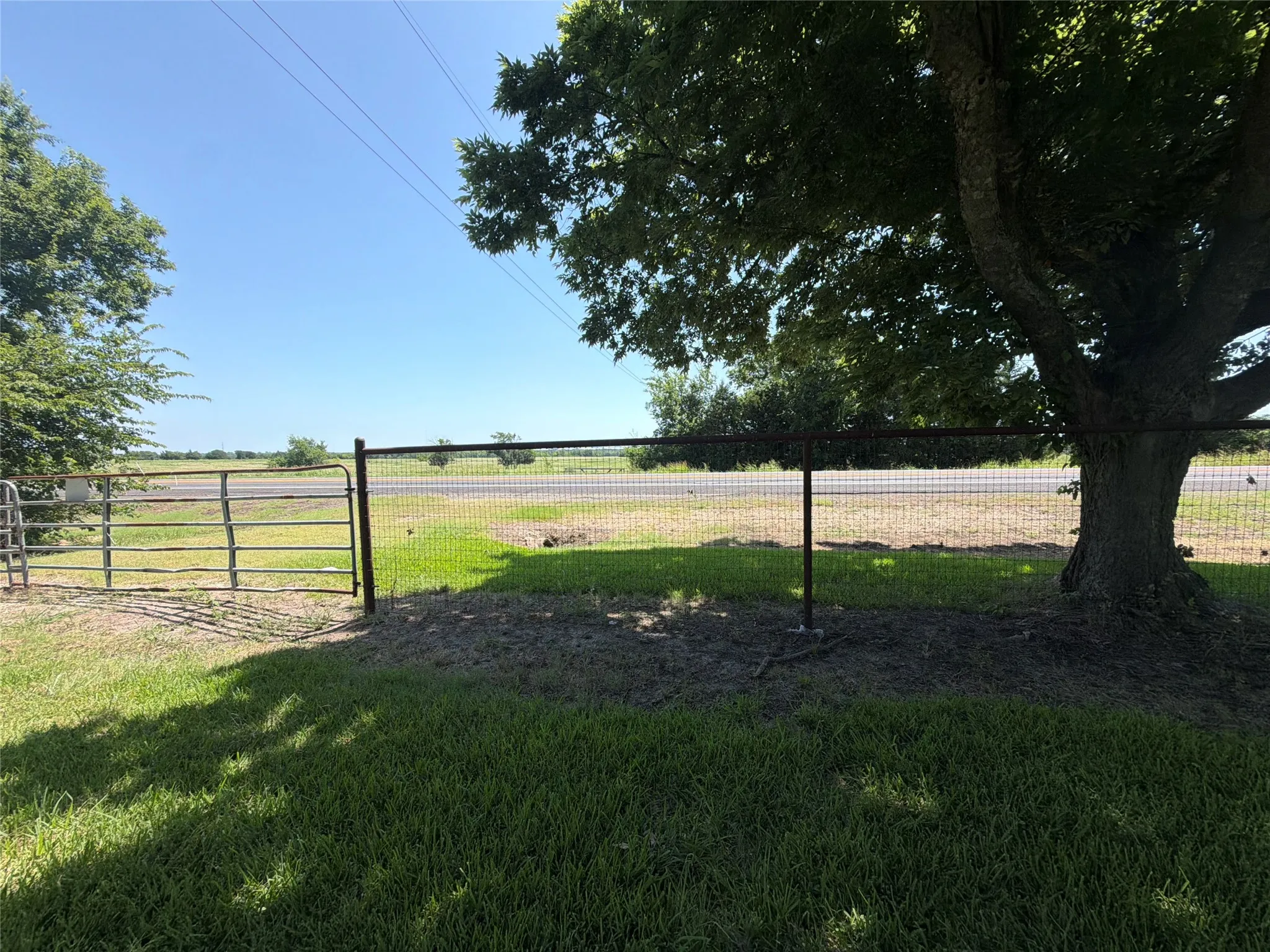 Single Family Residence For Sale in Hunt County , 1370 Highway 34 N, Greenville, Texas 75401, 3 Bedrooms, 2 Bathrooms, 2 Garage spaces, 1,744 Sqft, built in 1980, Price $399,000, mls#21331846, Real Estate Agent in Greenville, Homes For Sale in Hunt county, Homes For Sale in Greenville, Realtor in Greenville Texas, Real Estate Brokerage Independent Realty Texas, Luminita Cordes Realtor